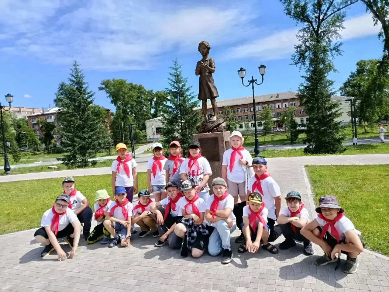 🕊🕊🕊🕊🕊
Сегодня, в День памяти и скорби, Лагерь "Звездный" погрузился в атмосферу глубокого уваже