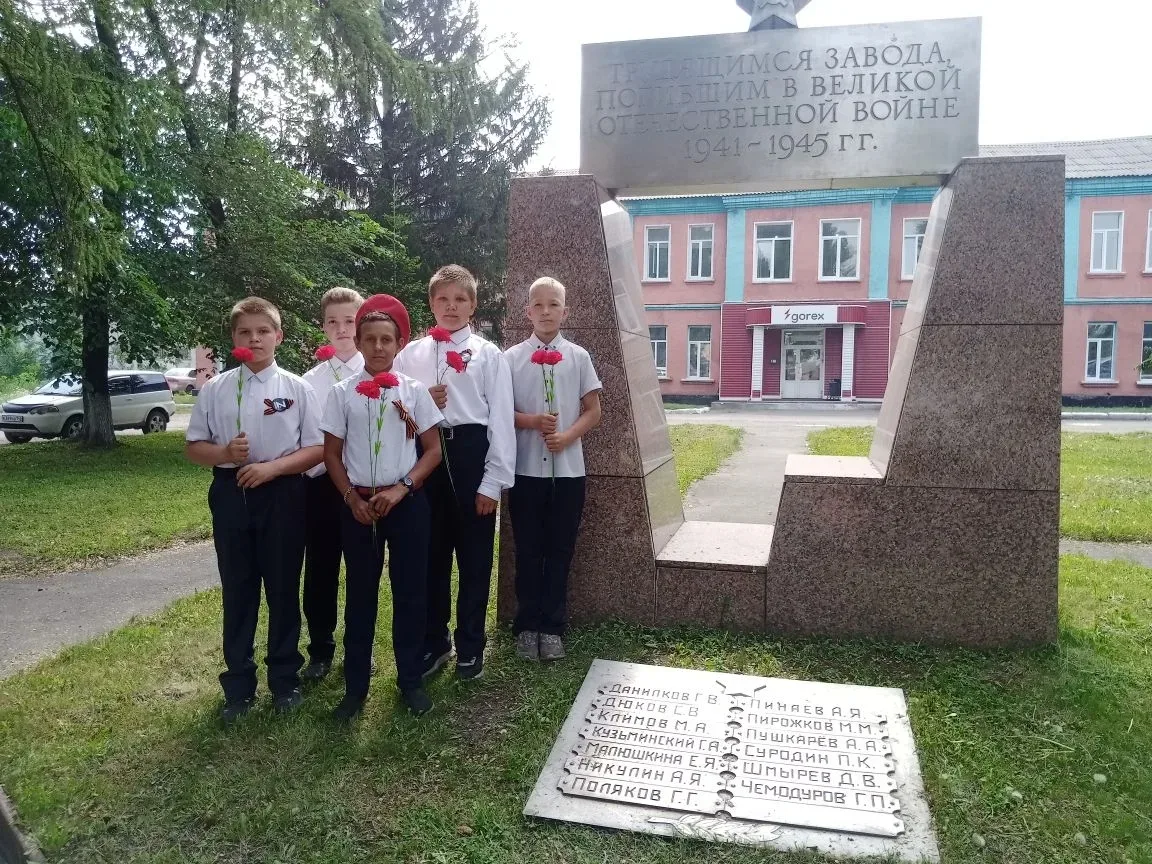 ✨Юнармейцы отряда "Пламя" присоединились к акция «Память сердца». ✨Акция посвящена Дню России! Это д