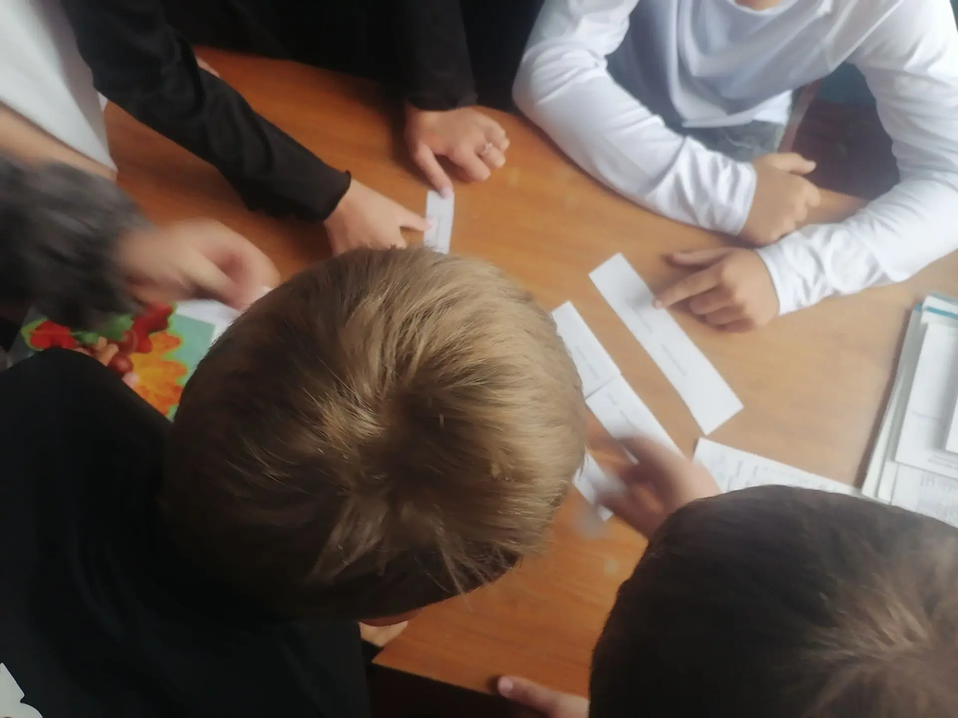 Сегодня, 8 сентября, в МКОУ Захаровской СШ отметили две даты: Международный день грамот...