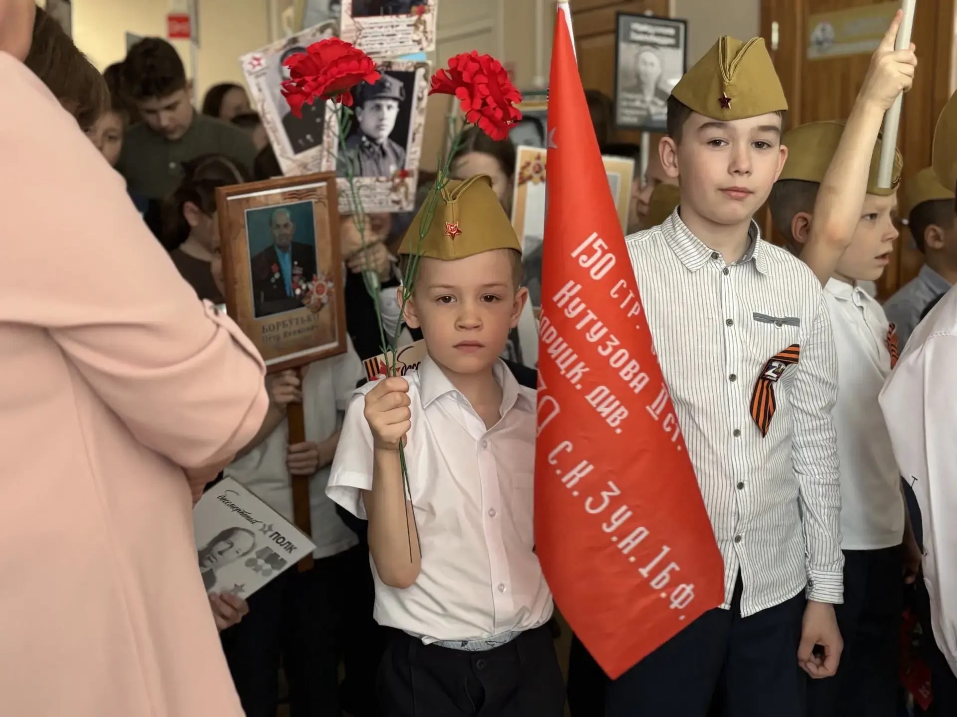#Победа_81  🎖Бессмертный полк единым строем прошел по гимназии!  📍В преддверии Дня Победы ученики и 