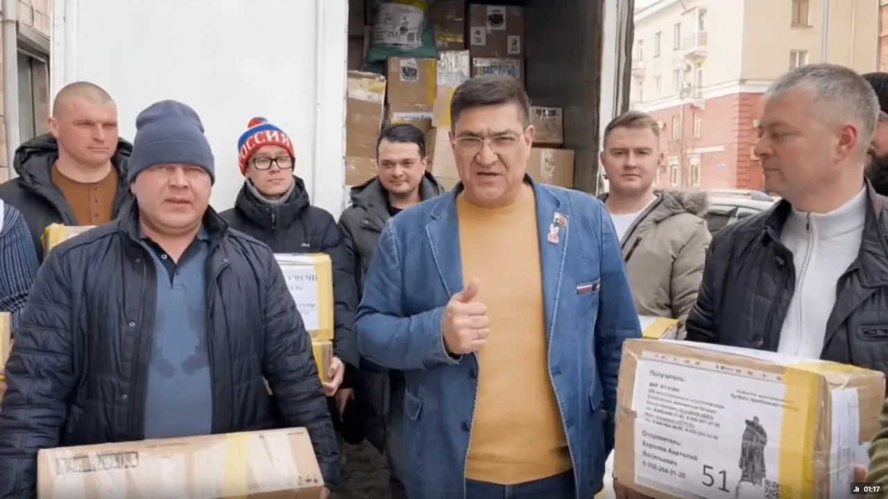 Второй фигурант дела по стрельбе в Крапивинском Виталий Злобин (слева) сейчас на скамье...
