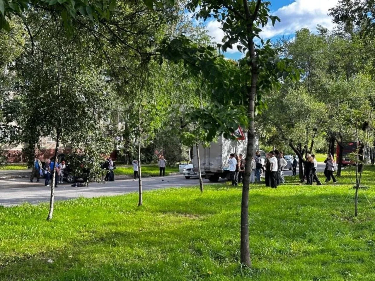 В Хабаровске у ТЦ «ЭВР» автомобиль насмерть сбил 7-летнего мальчика 🚗💔😢