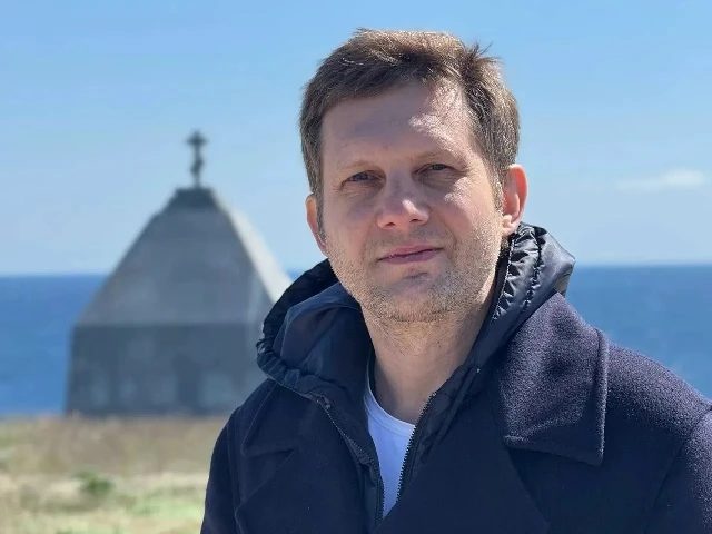 Один человек святой жизни сказал мне на днях: "Россию никто победить не может, кроме......