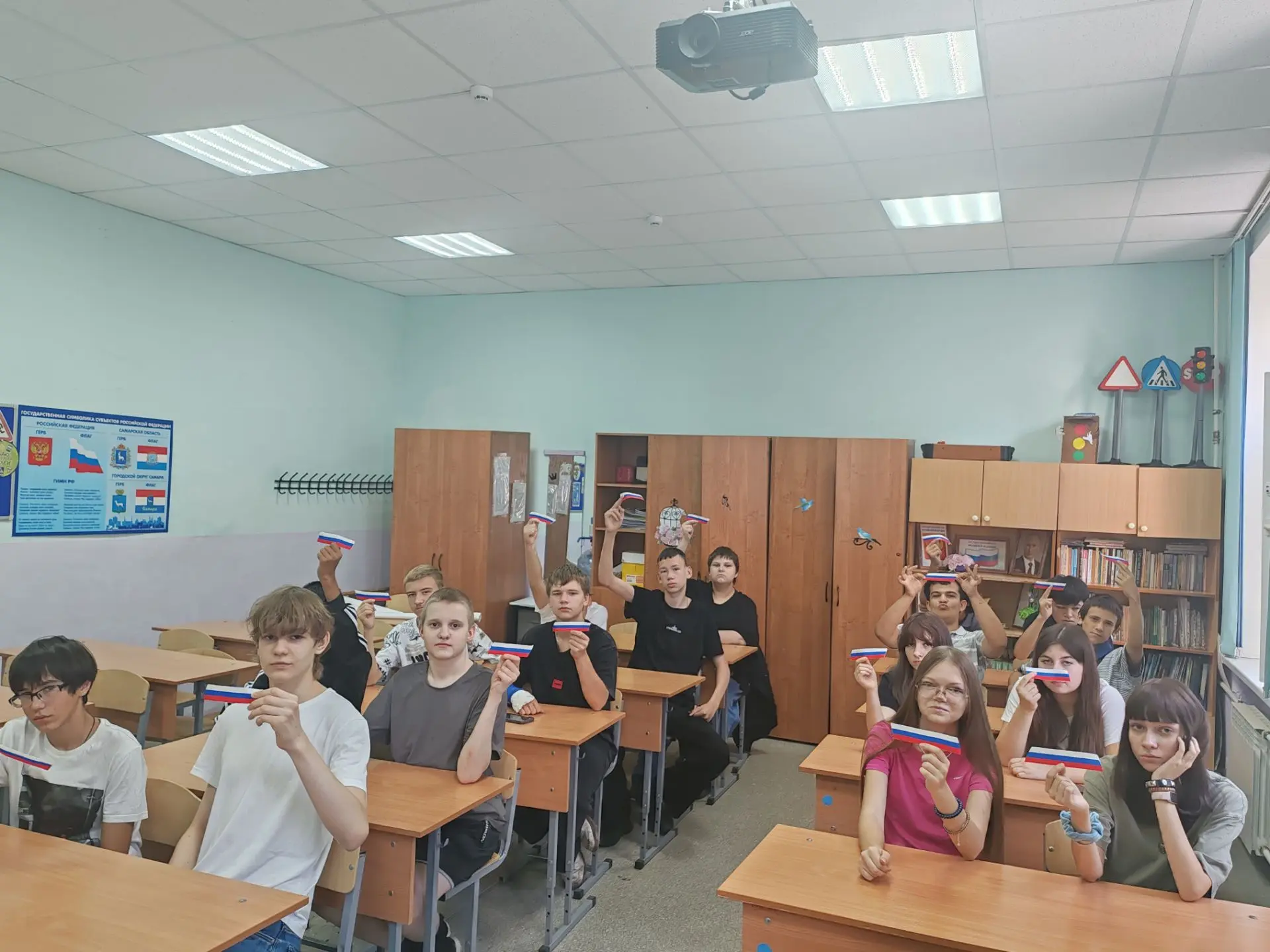 🇷🇺 🇷🇺 🇷🇺 Об участии обучающихся в патриотической акции "Цвета Родины" , приурочен...