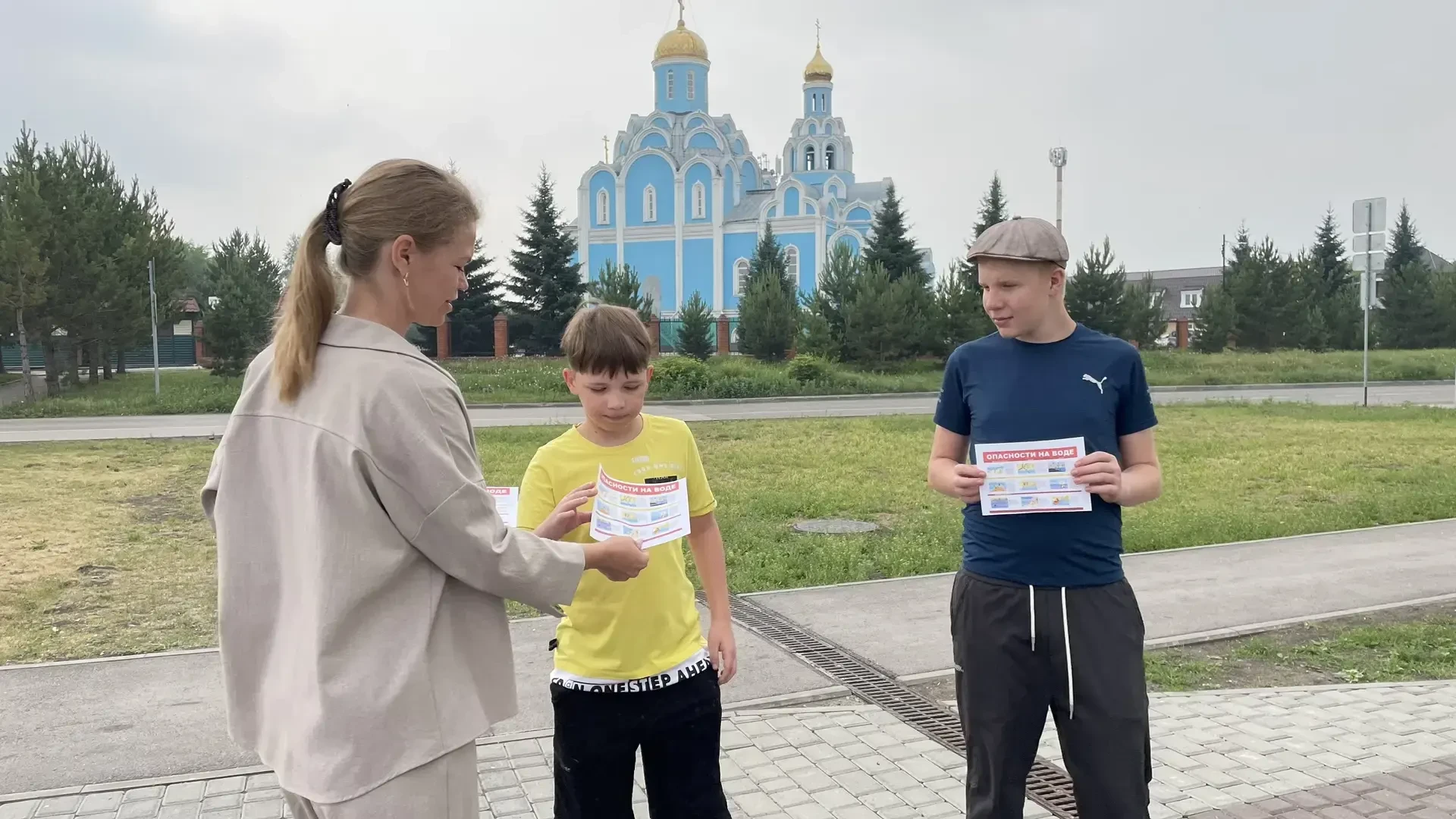 Сегодня сотрудники ДК «Угольщиков» вышли на улицы нашего родного поселка Новый Городок, чтобы напомн