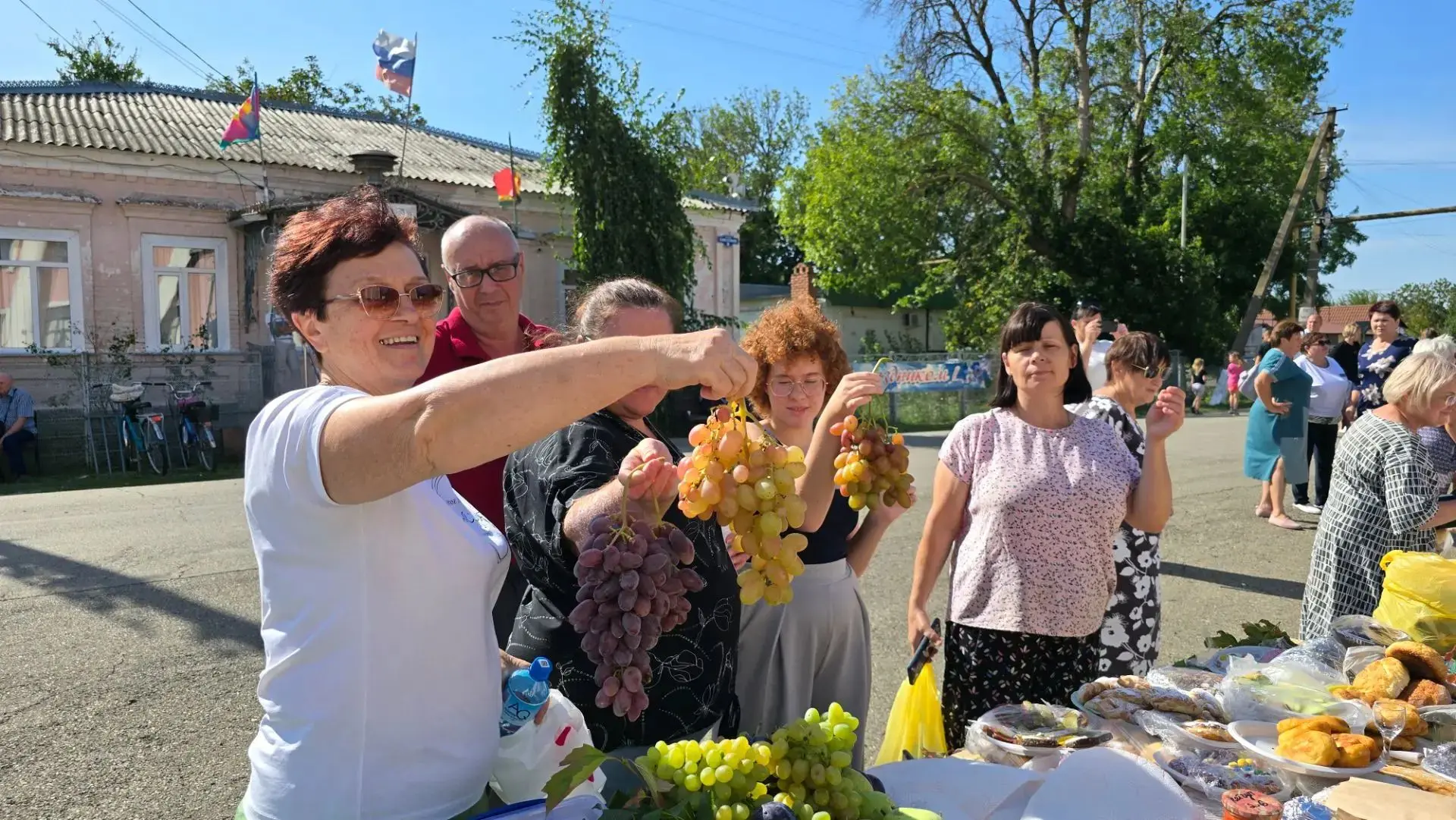 В ходе благотворительной ярмарки в поддержку участников специальной военной операции об...