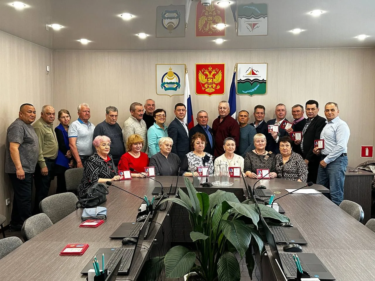 ✨ Сегодня, 12 мая, председатель Совета депутатов Евгений Бутаков и председатель РОО «Ветераны строит