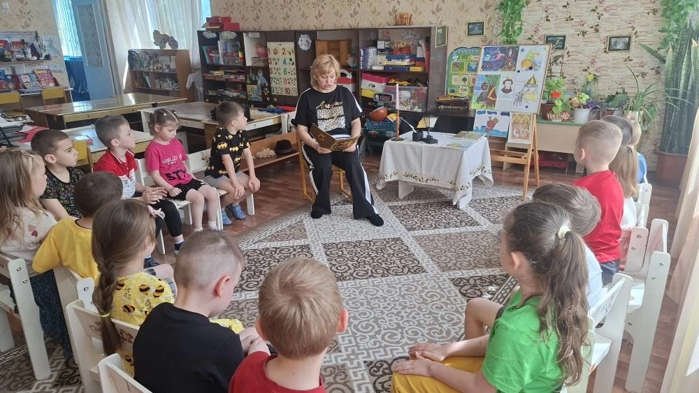 05.06 в старшей логопедической группе √ 7 прошел тематический день"Пушкин и его друзья".