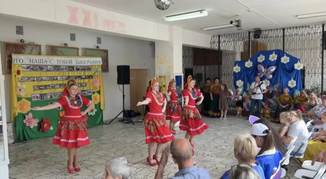 Наши творческие выходные ☀️💃

Танцует «Лето во дворах» ✨🇷🇺 Яркая концертная программа в рамках со