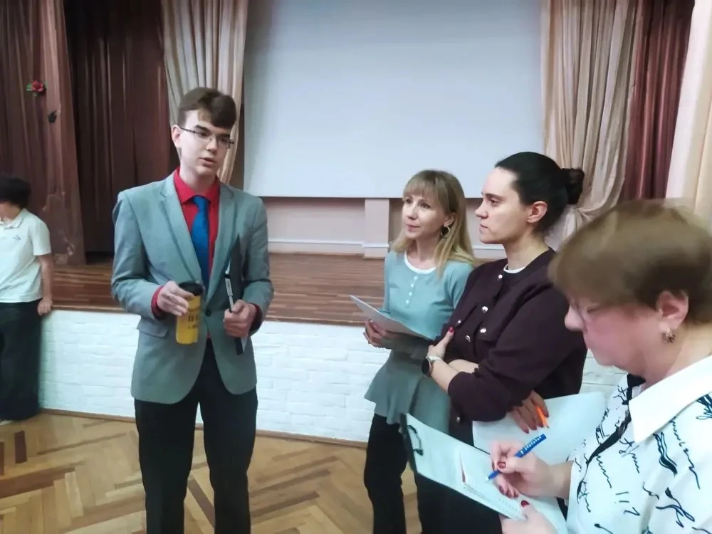 Ярким событием проходящей в гимназии недели наук стала защита итоговых проектов в 10-х классах, кото
