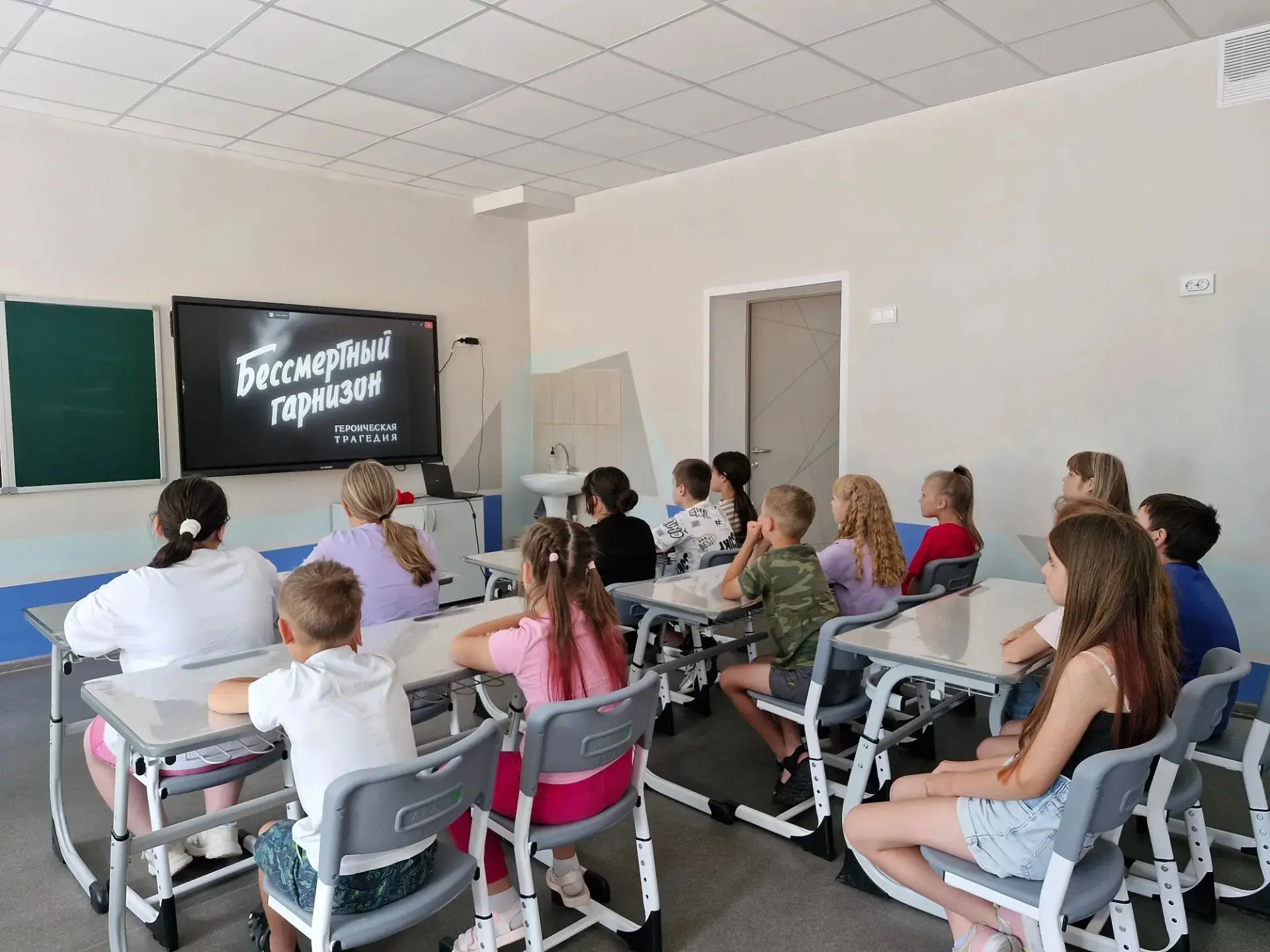 🎥 Ребята школьного лагеря с. Ильино посмотрели фильм «Бессмертный гарнизон: мужество, ставшее леген