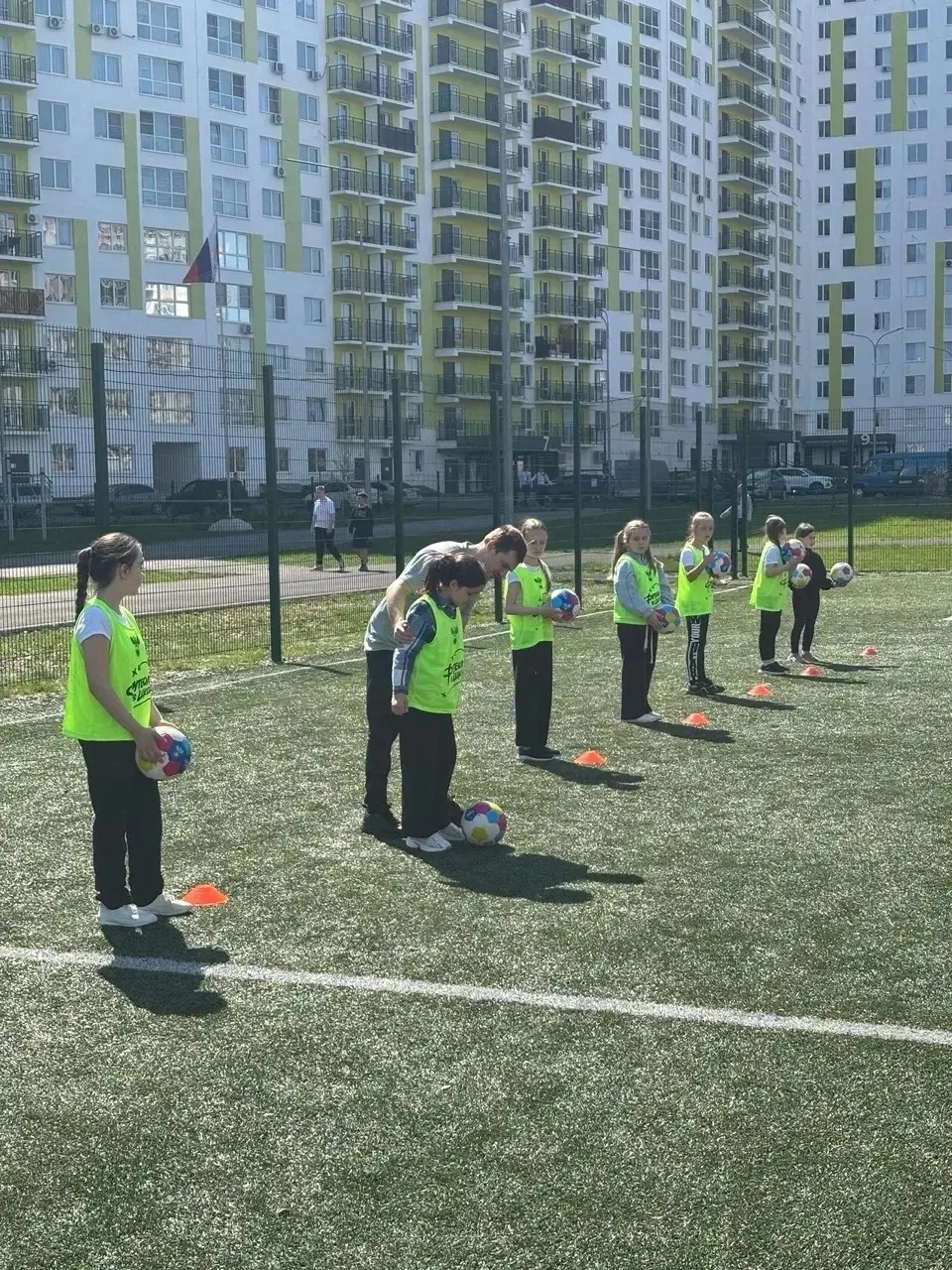⚽️ «Футбольная карусель» в 78-й школе!  5 мая на стадионе нашей школы прошла яркая «Футбольная карус