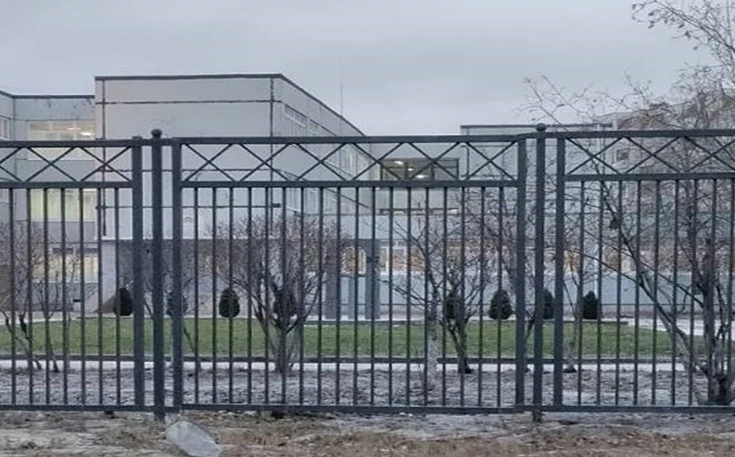 В Тольятти в школе №70 заменят ограждение