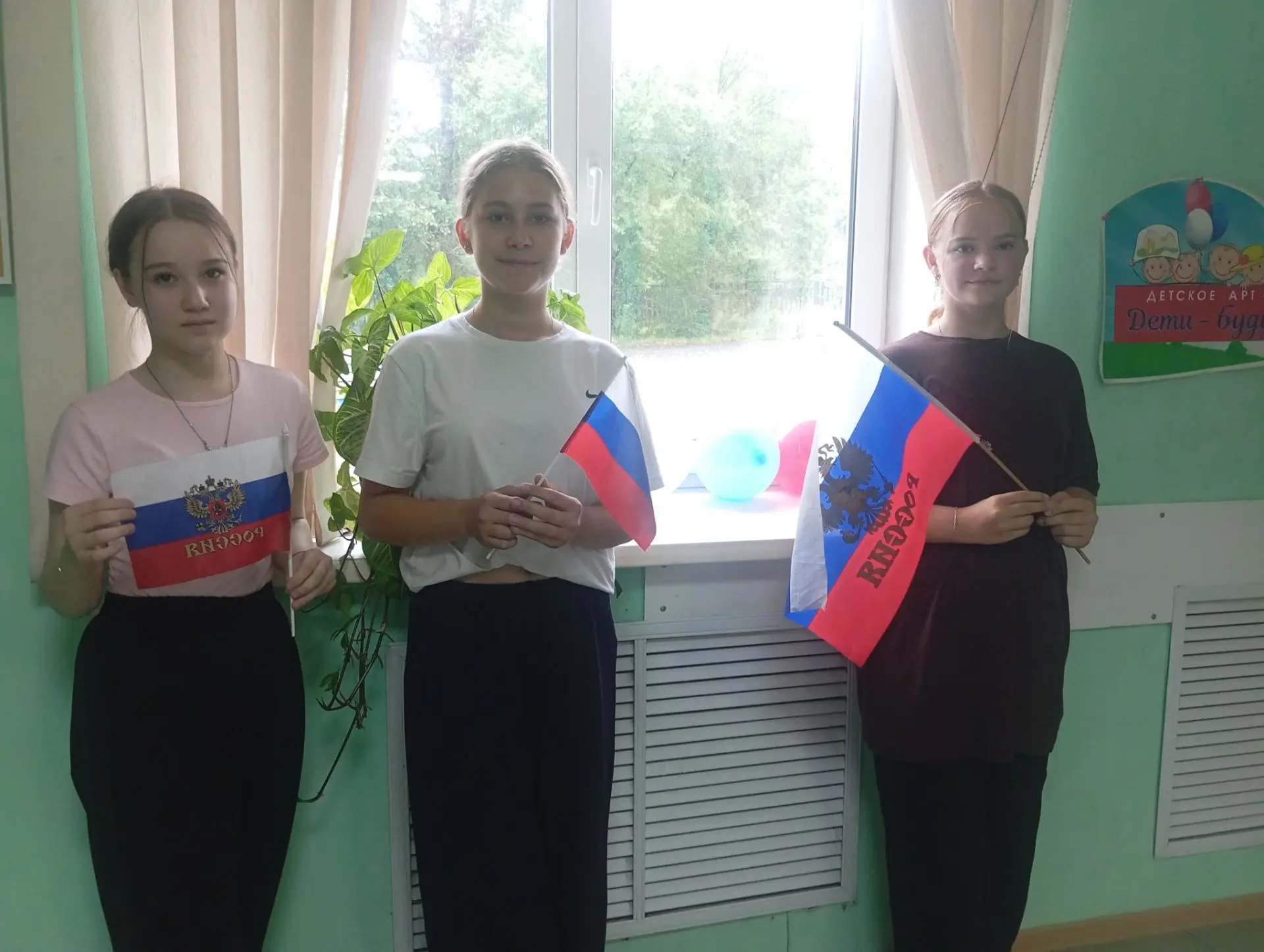 Сегодня в микрорайоне Бабанаково состоялся яркий флешмоб, посвященный Дню российского ф...
