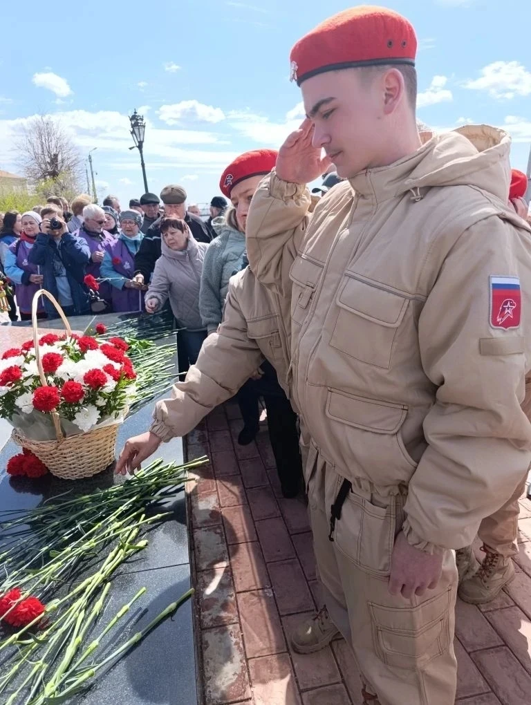 «Помним Чернобыль: юнармейцы у мемориала».  40 лет со дня Чернобыльской катастрофы: в Сызрани почтил