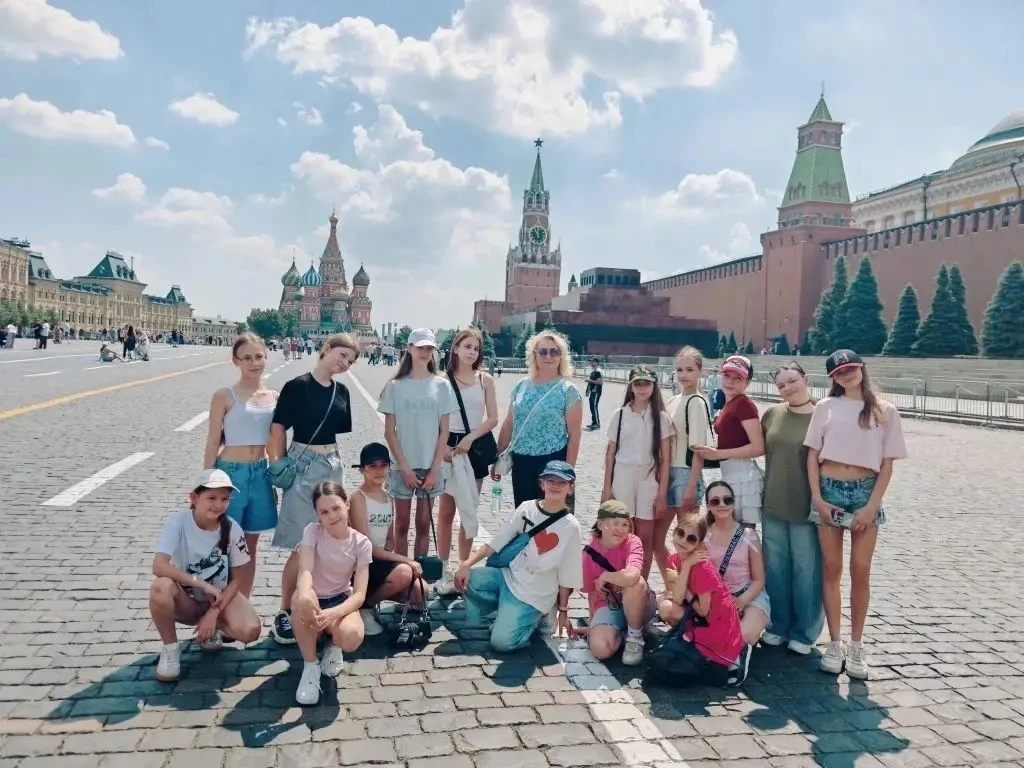 Каникулы — время не только отдыхать, но и покорять новые вершины. 🌟

Именно так считает образцовый 