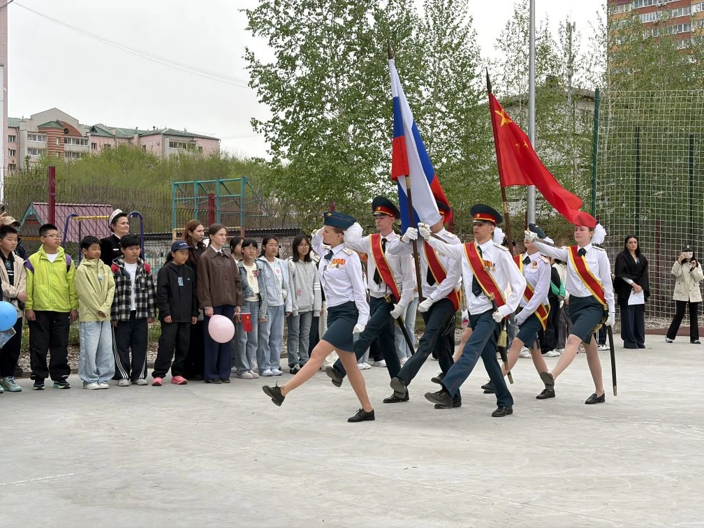 🚧 Ремонт - не помеха традициям! 🇷🇺🤝🇨🇳  Наш лицей на ремонте, но традиция обмена детскими делегациями