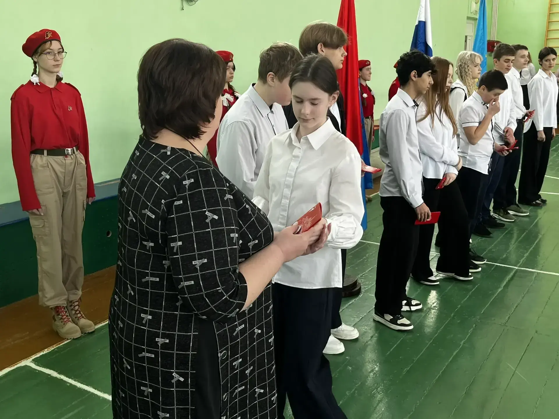 🇷🇺 Торжественная линейка в 7‑х классах: важные моменты взросления и признания заслуг 🇷🇺  2 марта про