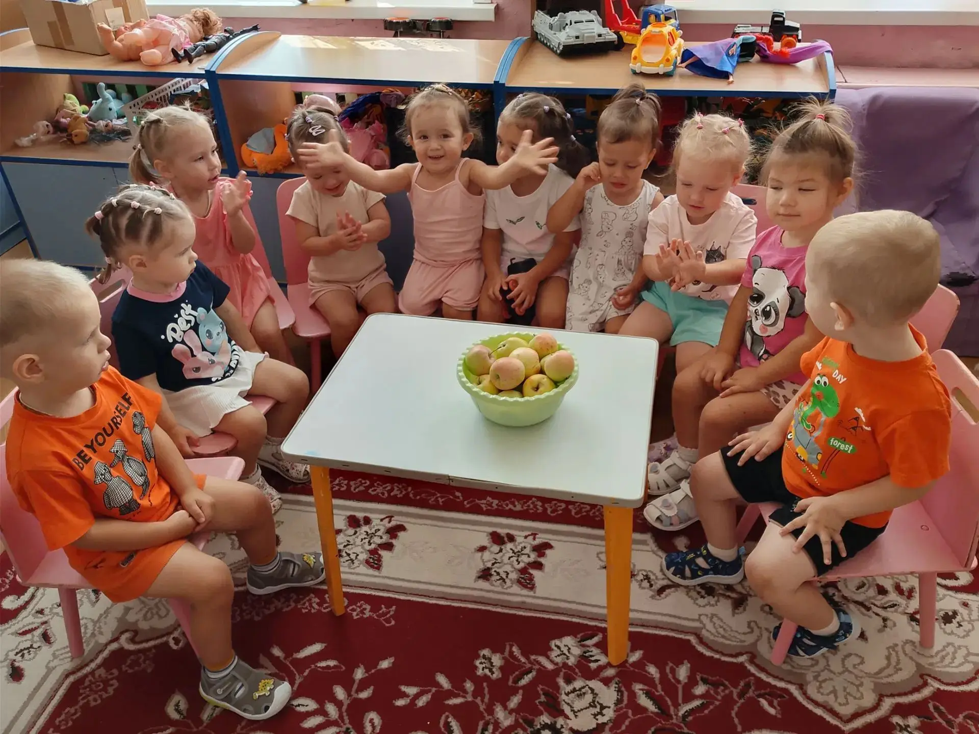 Сегодня в нашем саду пахло летом! Мы отмечали Яблочный Спас🍎 — один из самых светлых и...