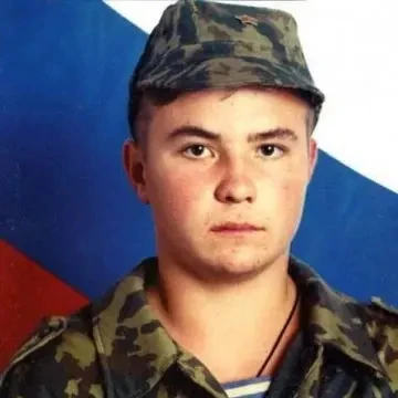 История, в которой юный солдат стал символом веры и споров, до сих пор вызывает больше ...