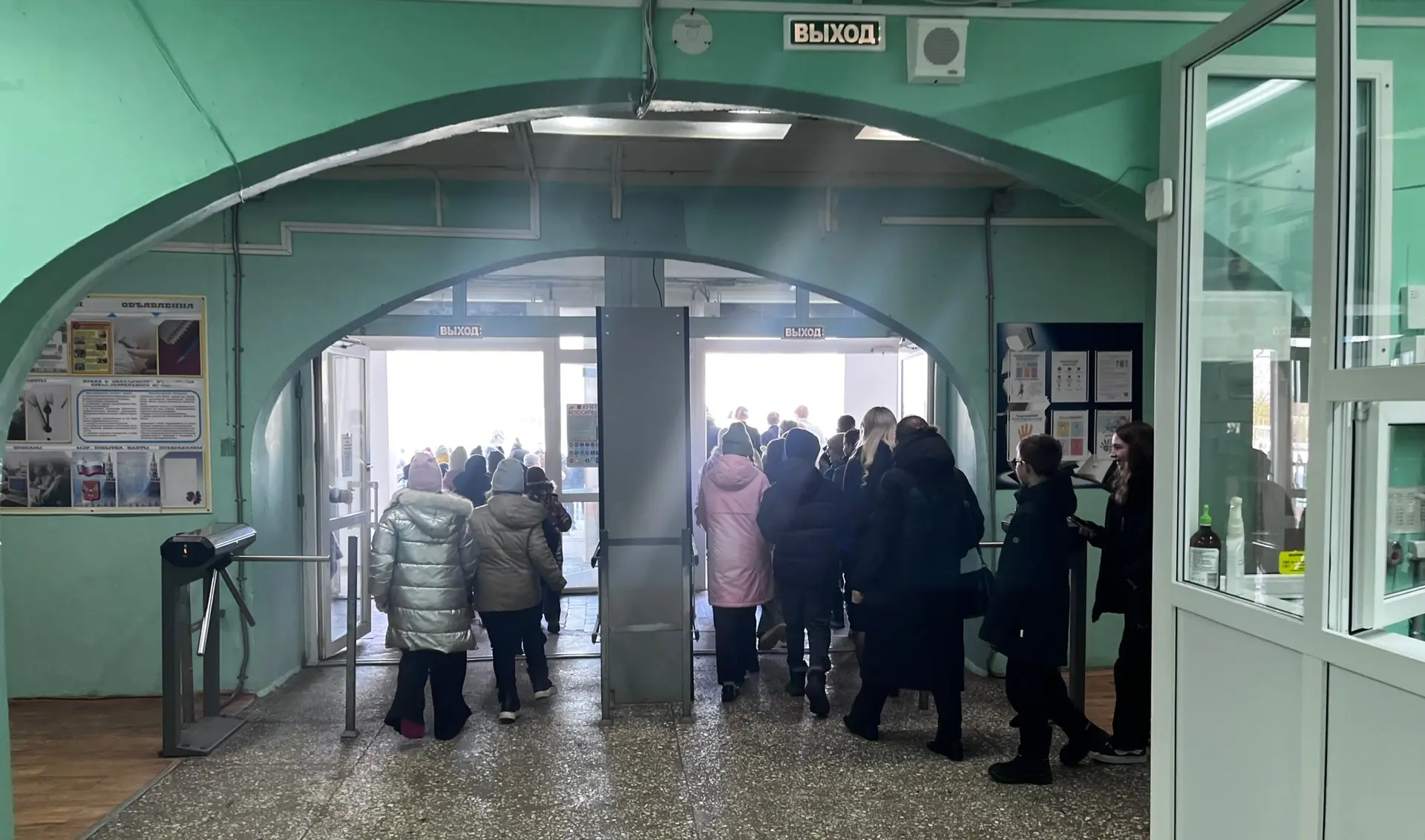 🧯Пожарная безопасность  Проведение учебных тренировок по эвакуации в школах — важная мера для обеспе