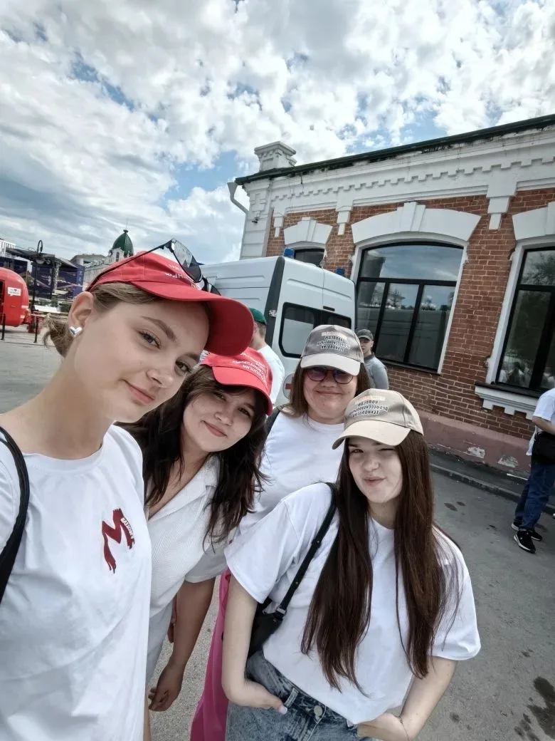 ✅12 июня 2026 года в Омске прошёл «Парад национальностей» в честь Дня России. В шествии...