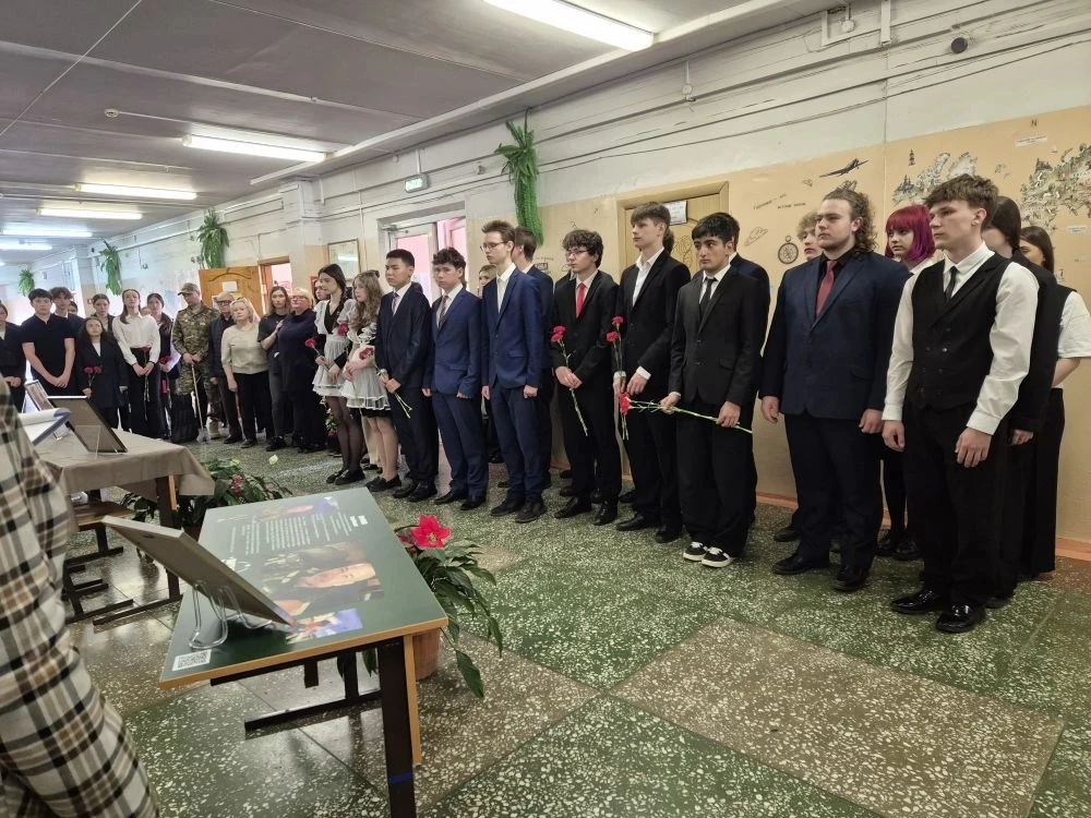 Сегодня в нашей гимназии — день памяти и гордости. Мы провели второе торжественное открытие «Парты Г