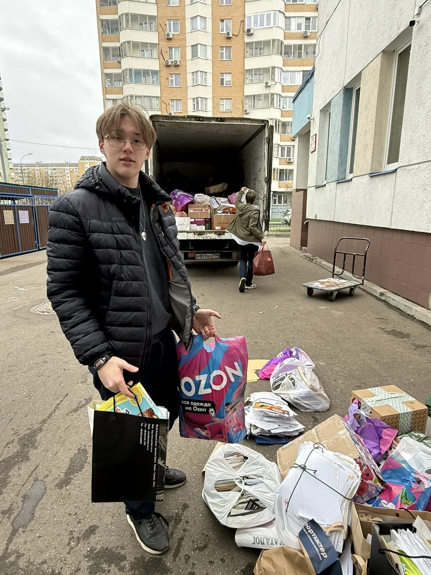 🎉 Спасибо всем участникам акции «Бумажный бум»! 🌍♻️  Сегодня наша школа вновь присоединилась к сбору