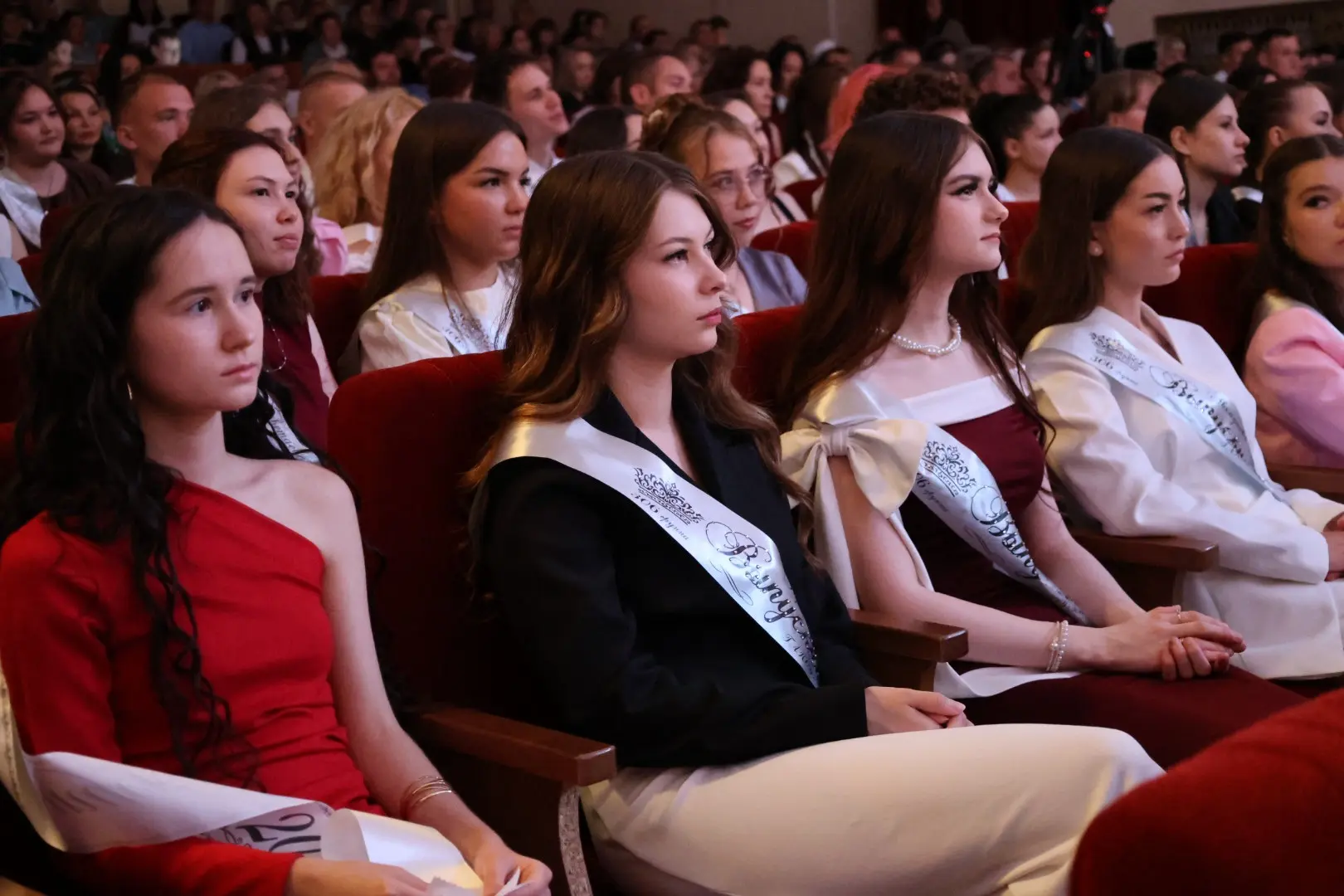 В музыкальном театре прошел выпускной - студентов Зеленодольского медицинского колледжа