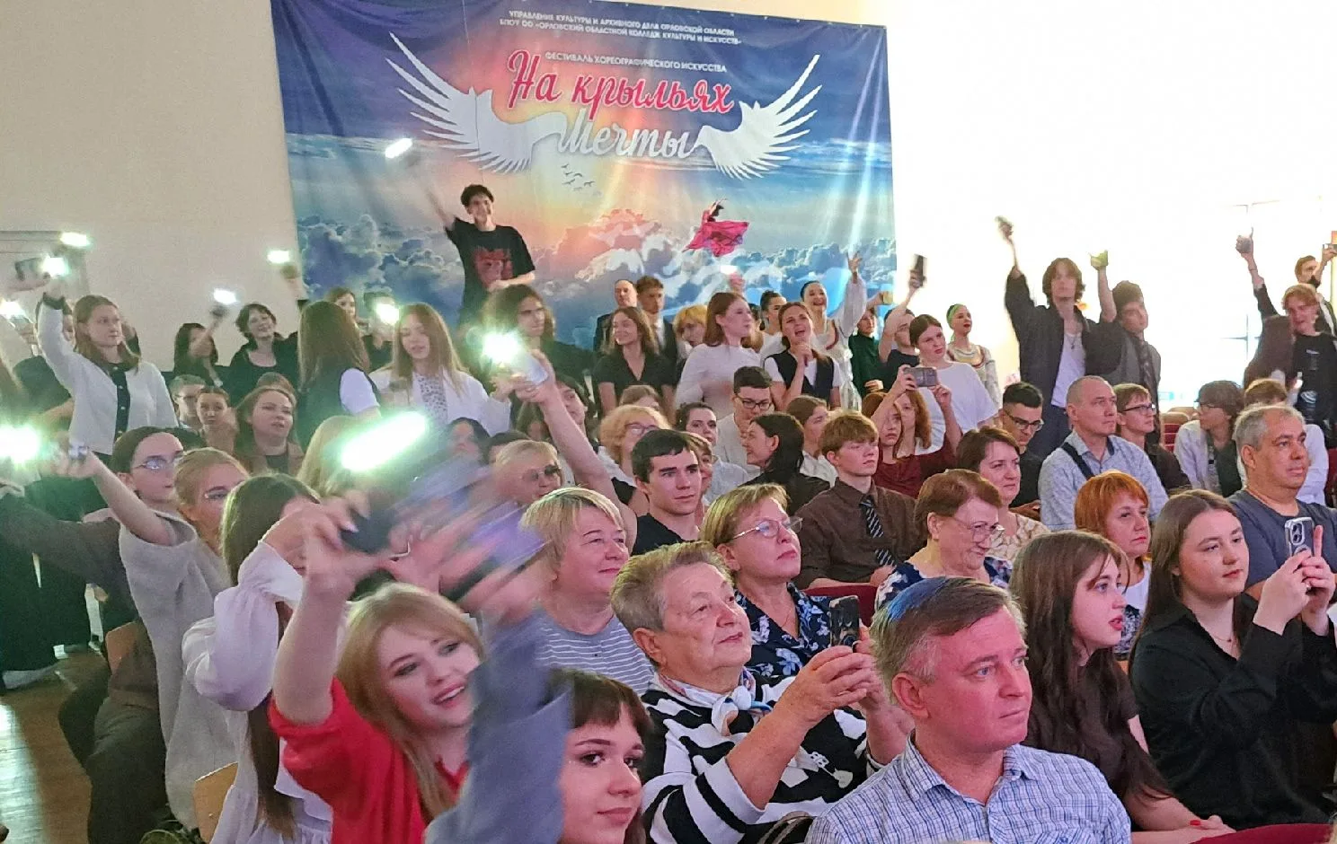 Сегодня в колледже начался новый учебный год! Преподаватели и студенты встретились на п...