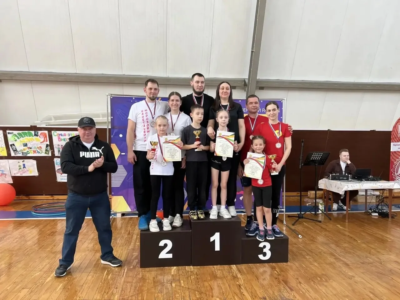 Школа с.Засечное: Мама, папа, я - спортивная семья!   🎉🏆 Поздравляем семью Агаповых с заслуженным ус