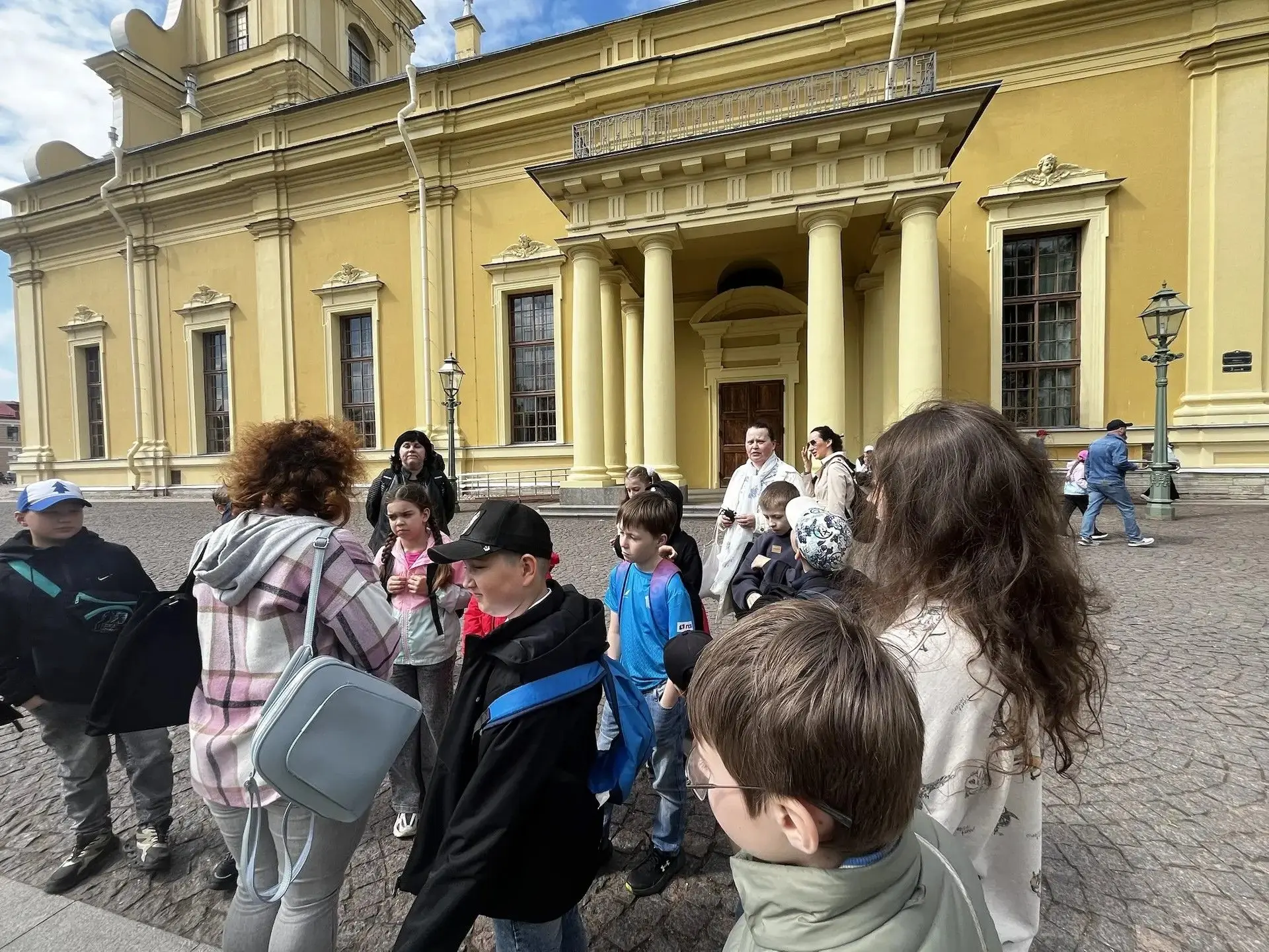 Ученики 3Е класса совершили невероятное путешествие в прошлое. Ребята побывали в легендарной Петропа