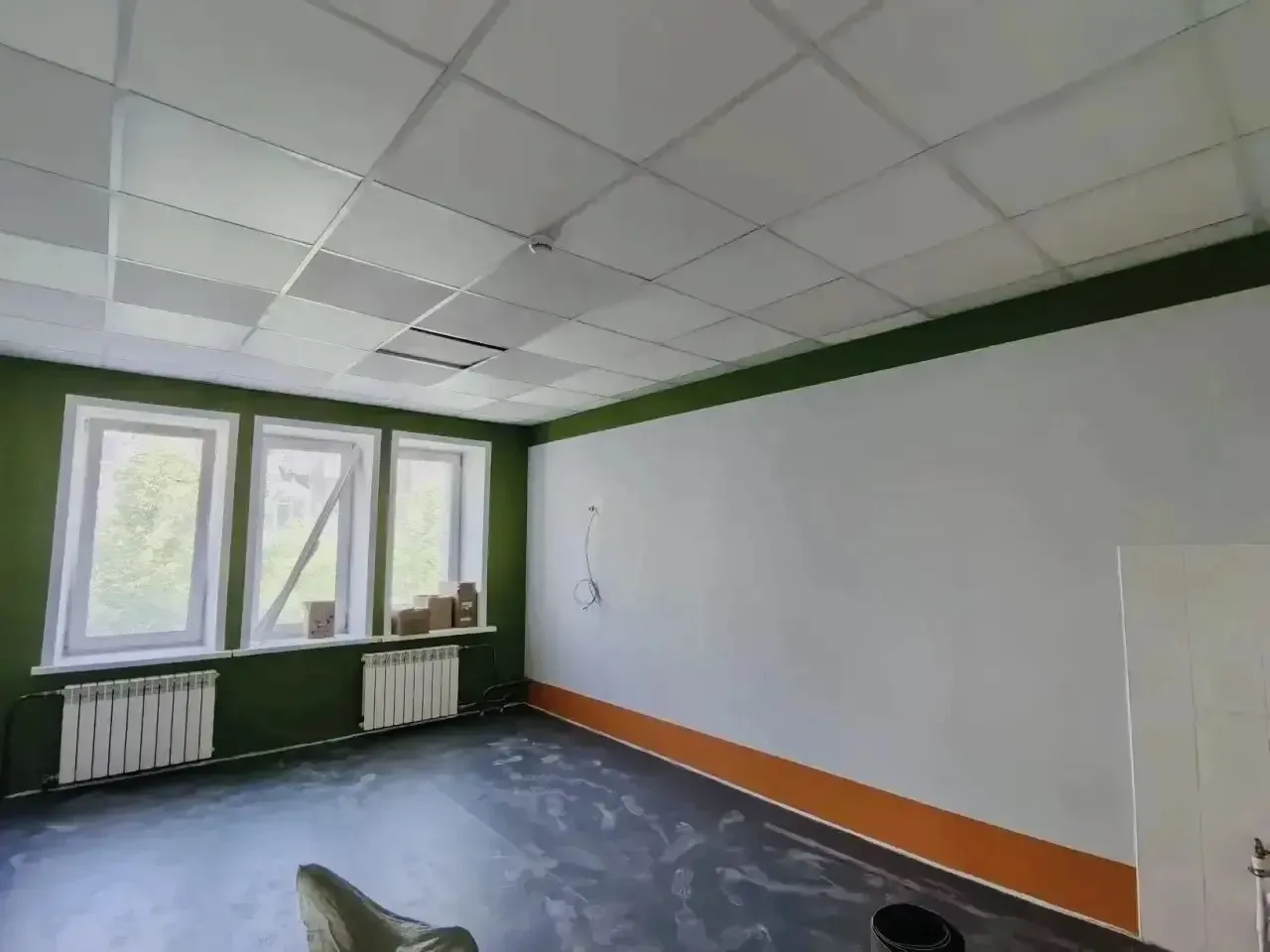Продолжаем еженедельный контроль за ремонтом в городских школах. Сегодня профильный заместитель Алек