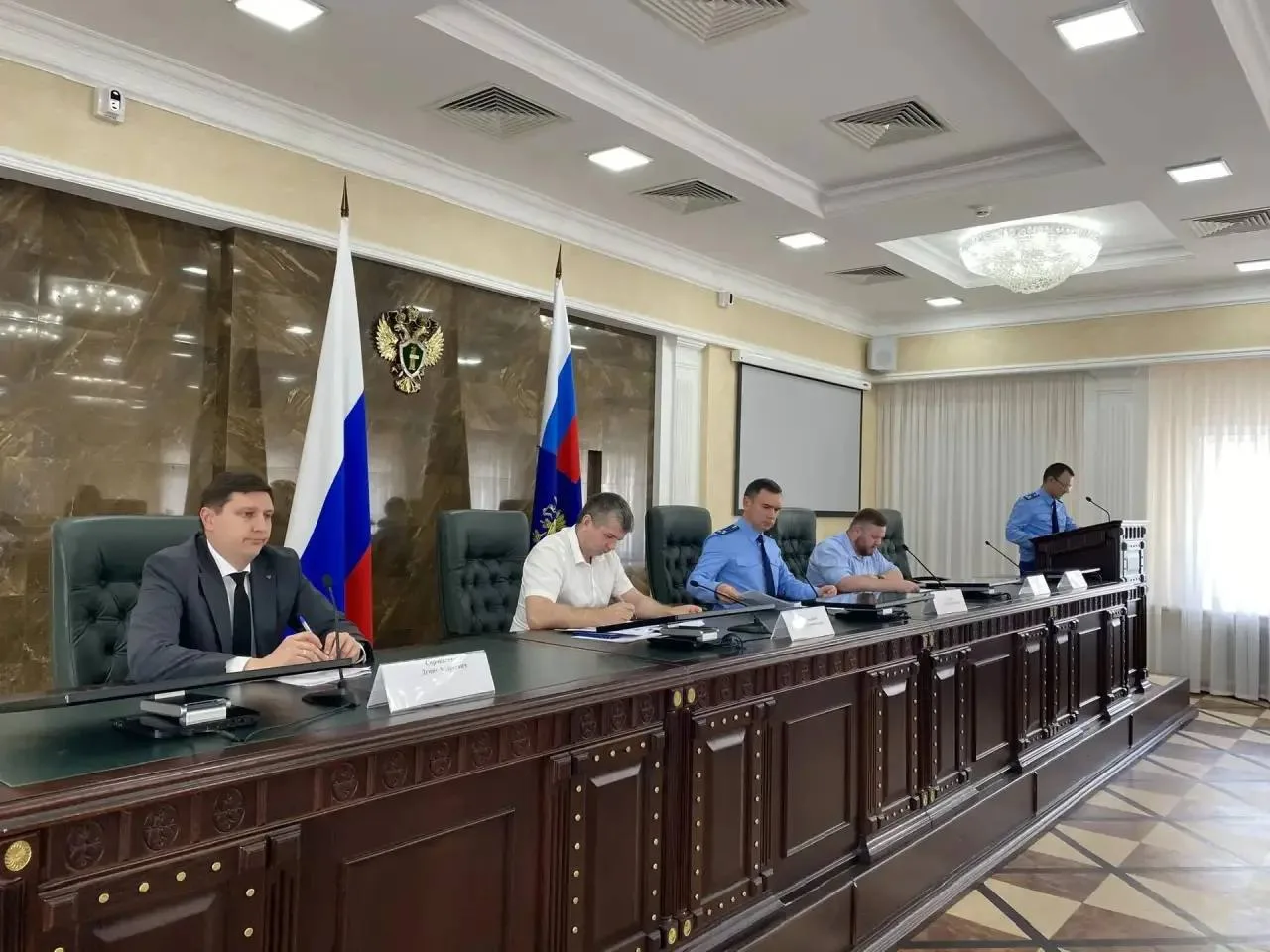 В прокуратуре края состоялось межведомственное совещание по вопросам задолженности предприятий ЖКХ з