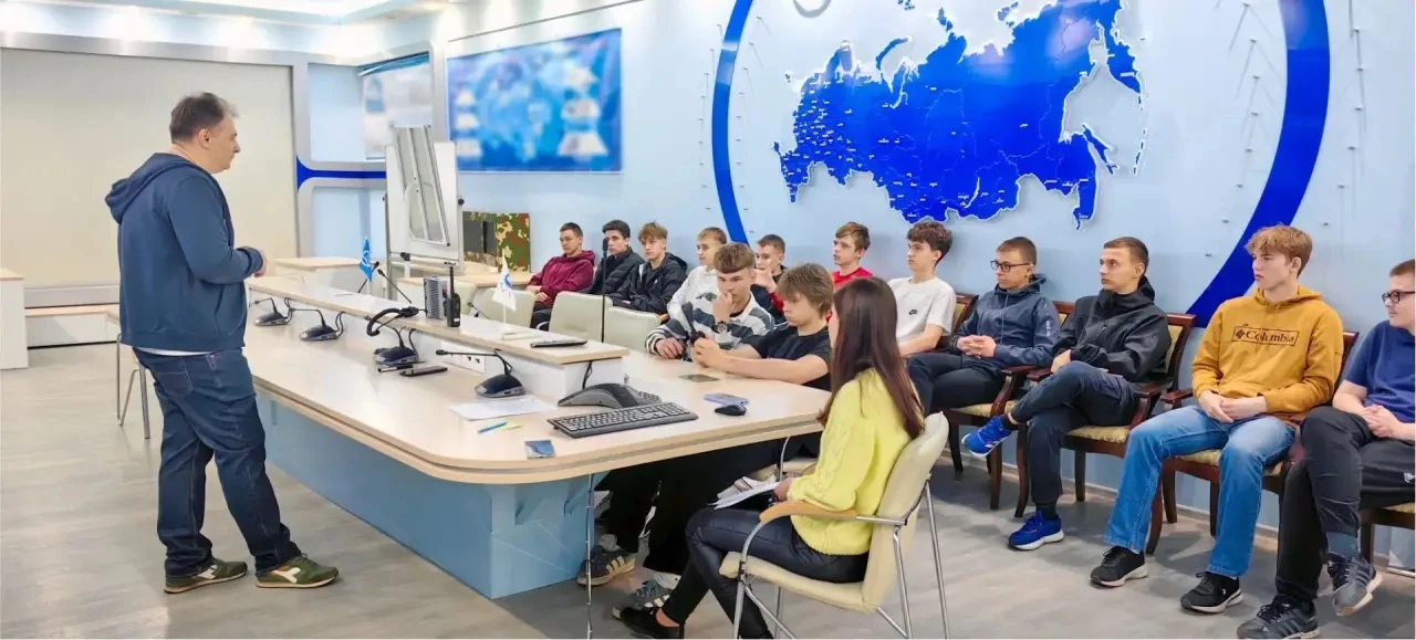 Девятиклассники побывали на экскурсии в Концерне «Созвездие» 🚀  В рамках Всероссийской профориентаци