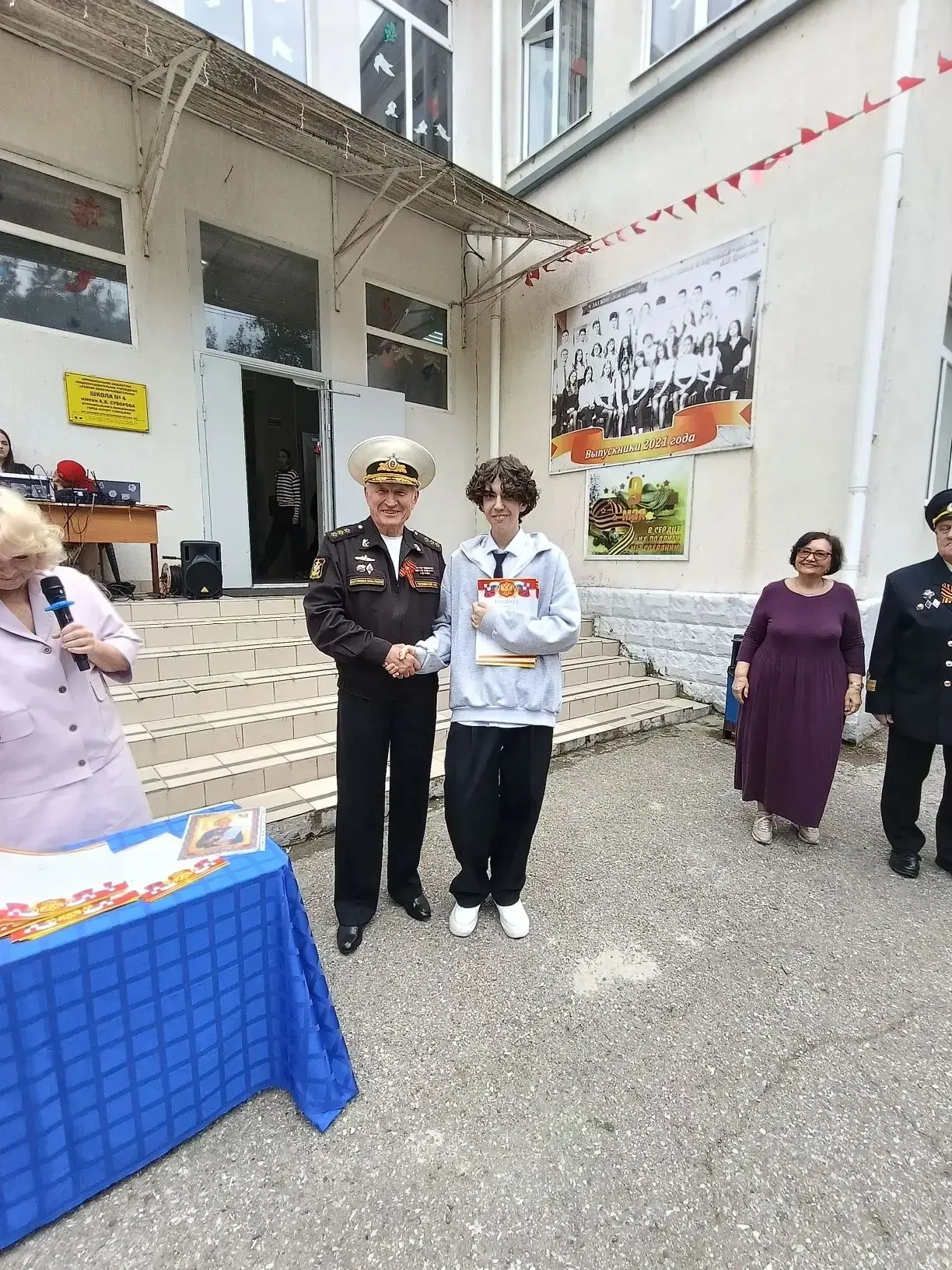 18 мая в нашей школе прошла торжественная линейка, посвященная награждению победителей и призеров му