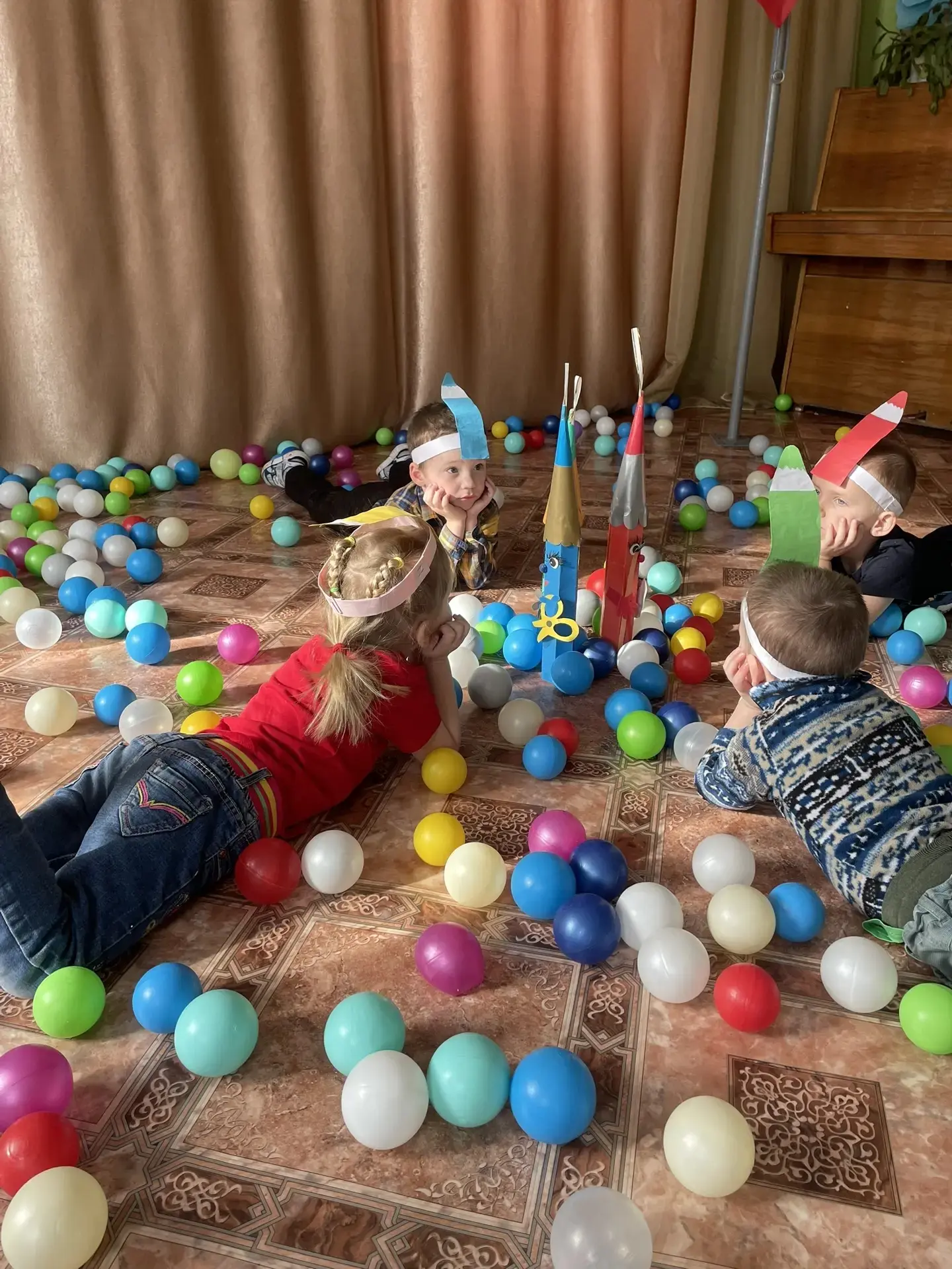16 марта - "День цветных карандашей" . Необычный праздник отметили воспитанники разново...