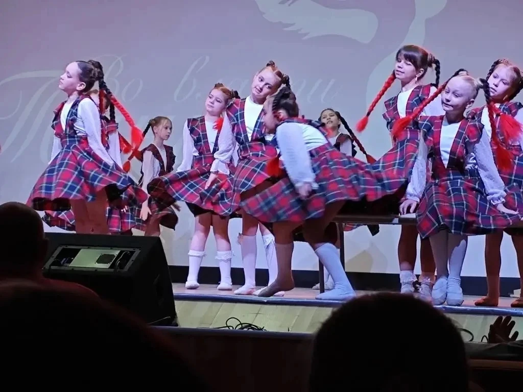 Поздравляем школьный колллектив "Dance class show" (руководитель Двуреченская Оксана Бо...