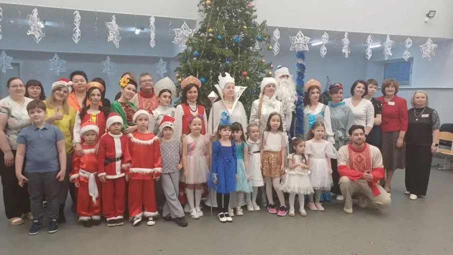 В субботу 20 декабря воспитанники подготовительных групп "Спортивная семейка" и "Румяны...