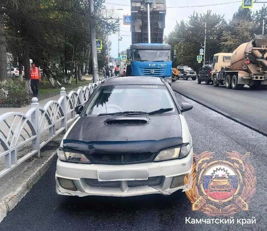 Пьяная женщина сбила дорожного рабочего