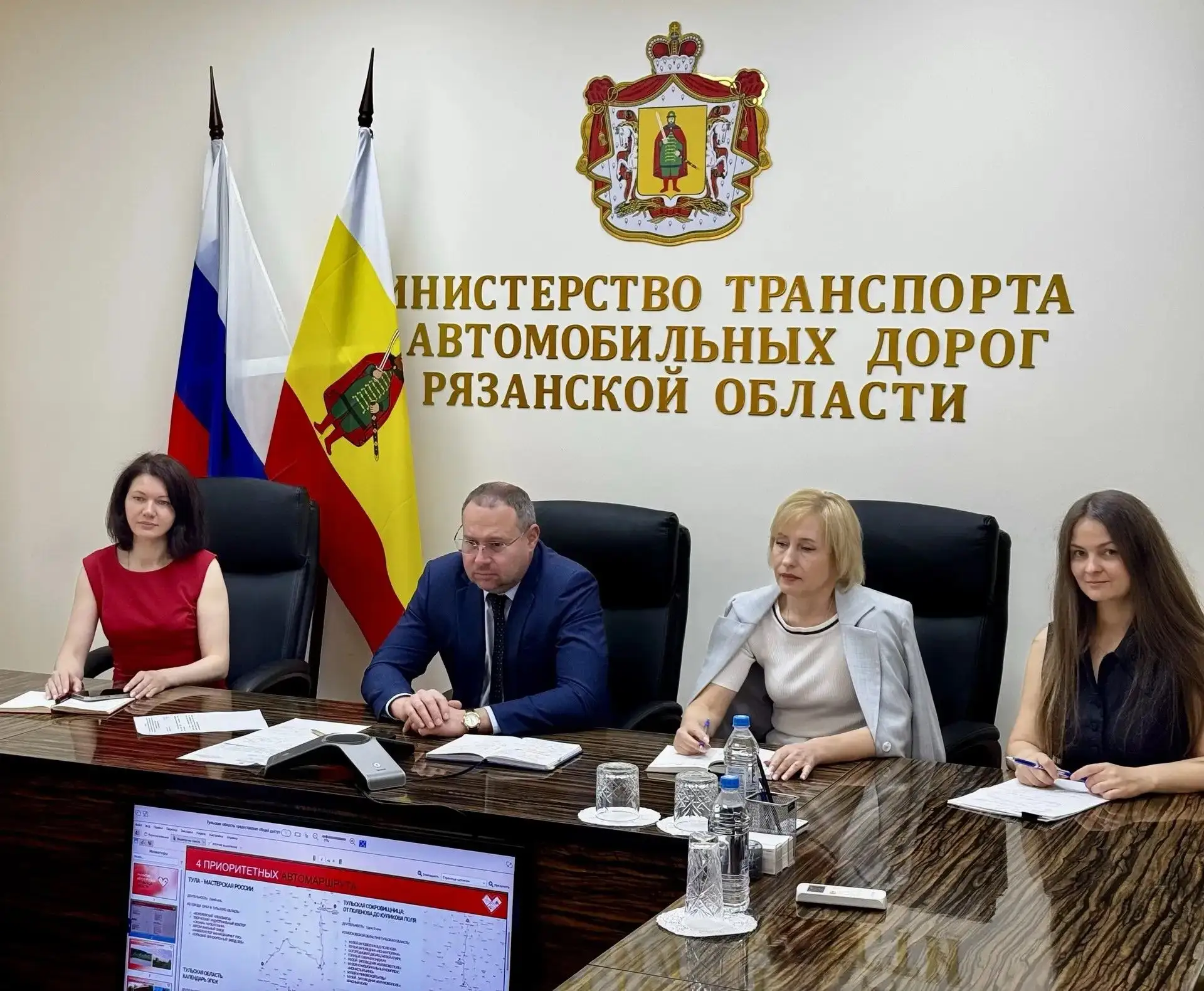 Сотрудники комитета инвестиций и туризма совместно с представителями министерства транс...