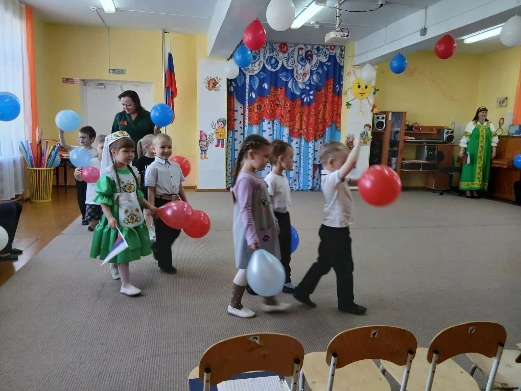 📌1 мая — праздник всех, кто трудится, праздник людей разных профессий и национальносте...