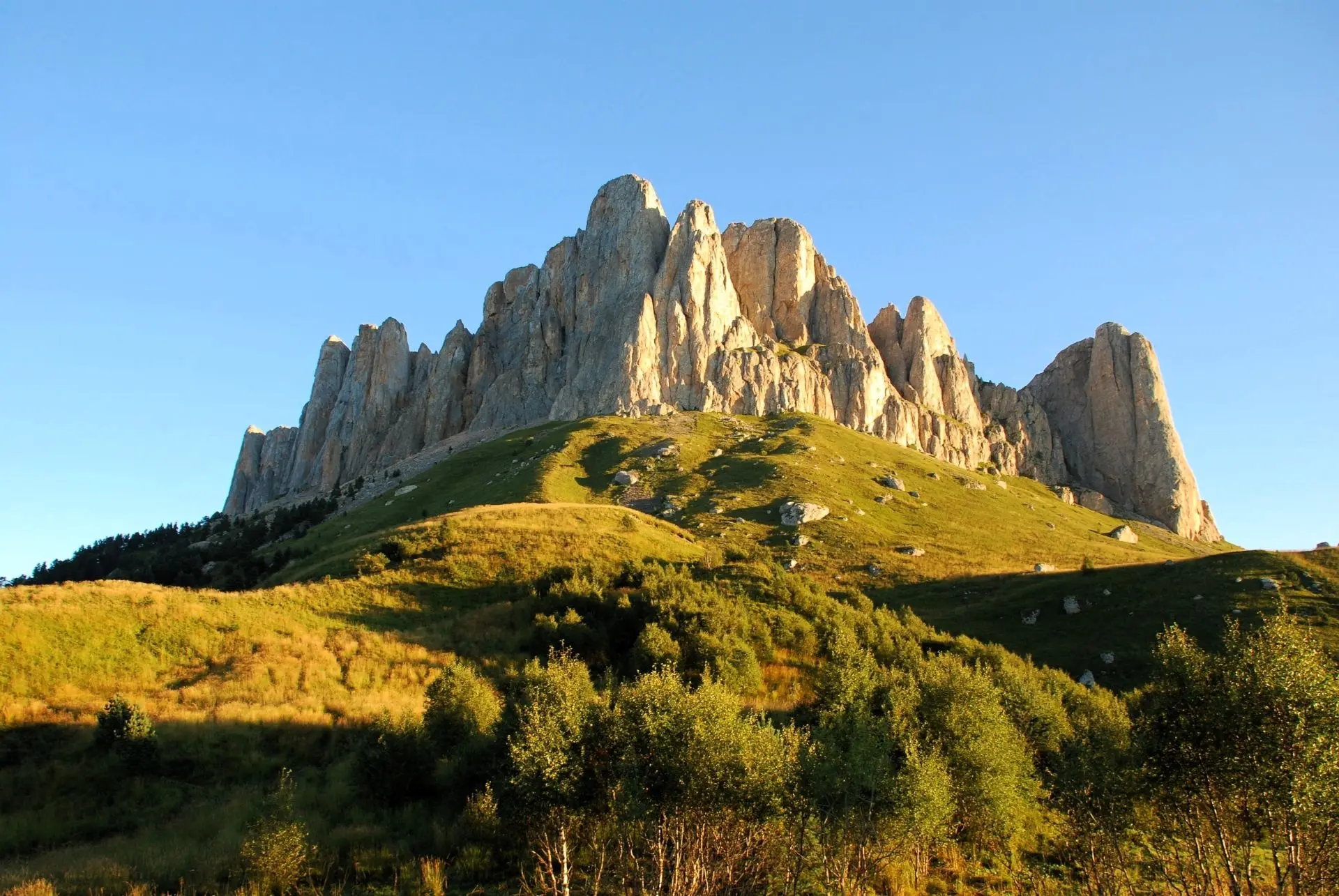 🏔 Каменные исполины Адыгеи: Большой Тхач и Ачешбоки
