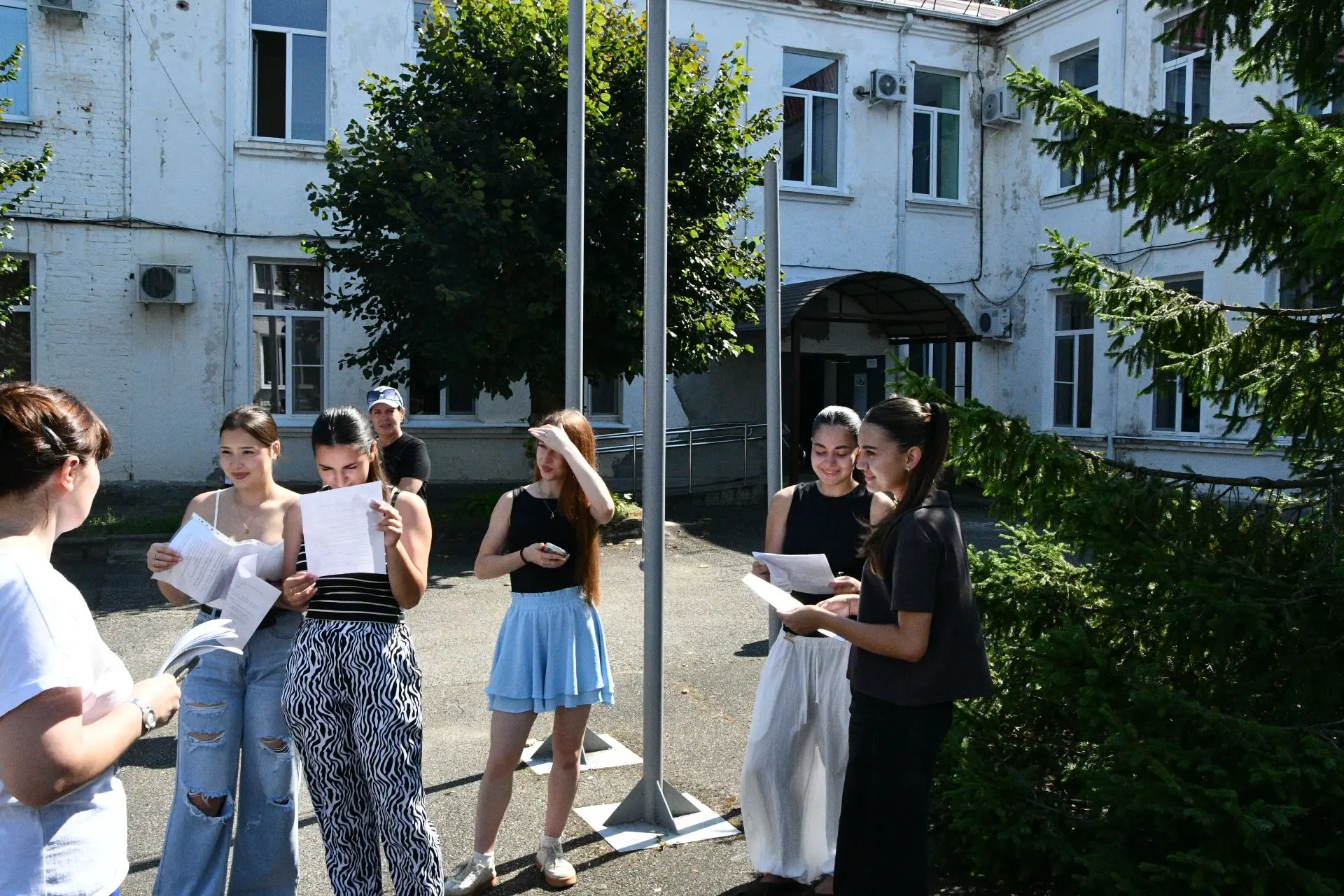 🎉✨ Готовимся к 1 сентября! ✨🎉В Апшеронском лесхоз-техникуме всё идёт по плану! 📅🎓 Н...