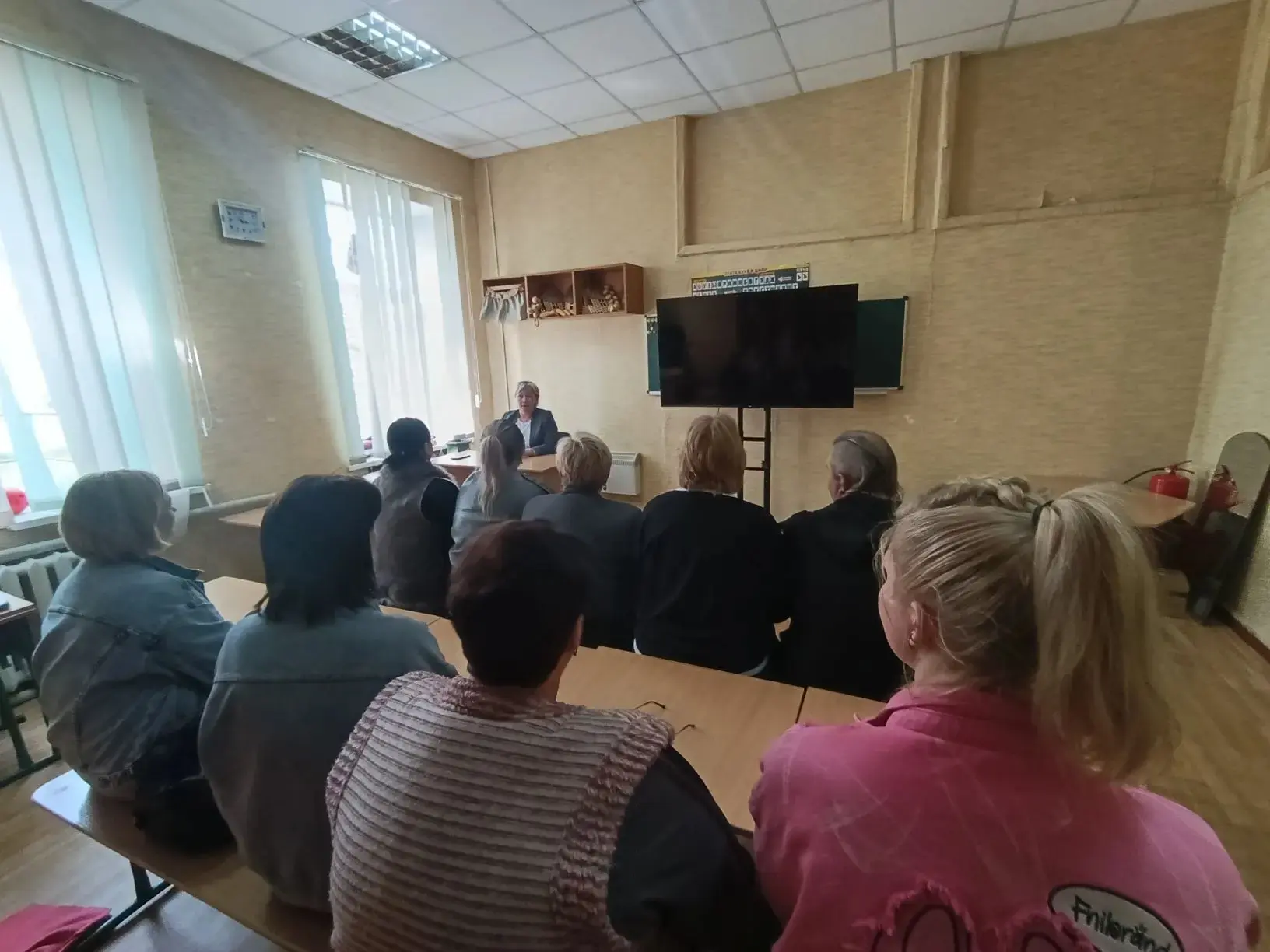 Под эгидой Единой России проводятся встречи с населением для выявления проблемных вопро...