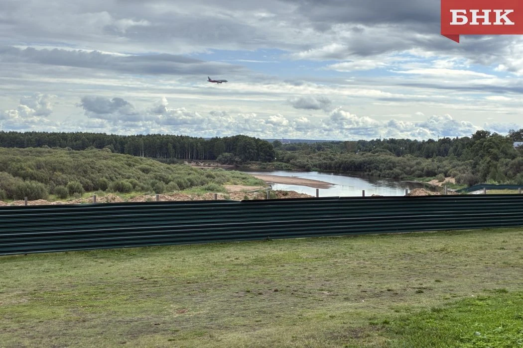 В Кировском парке Сыктывкара убрали забор, который год ограничивал доступ к набережной