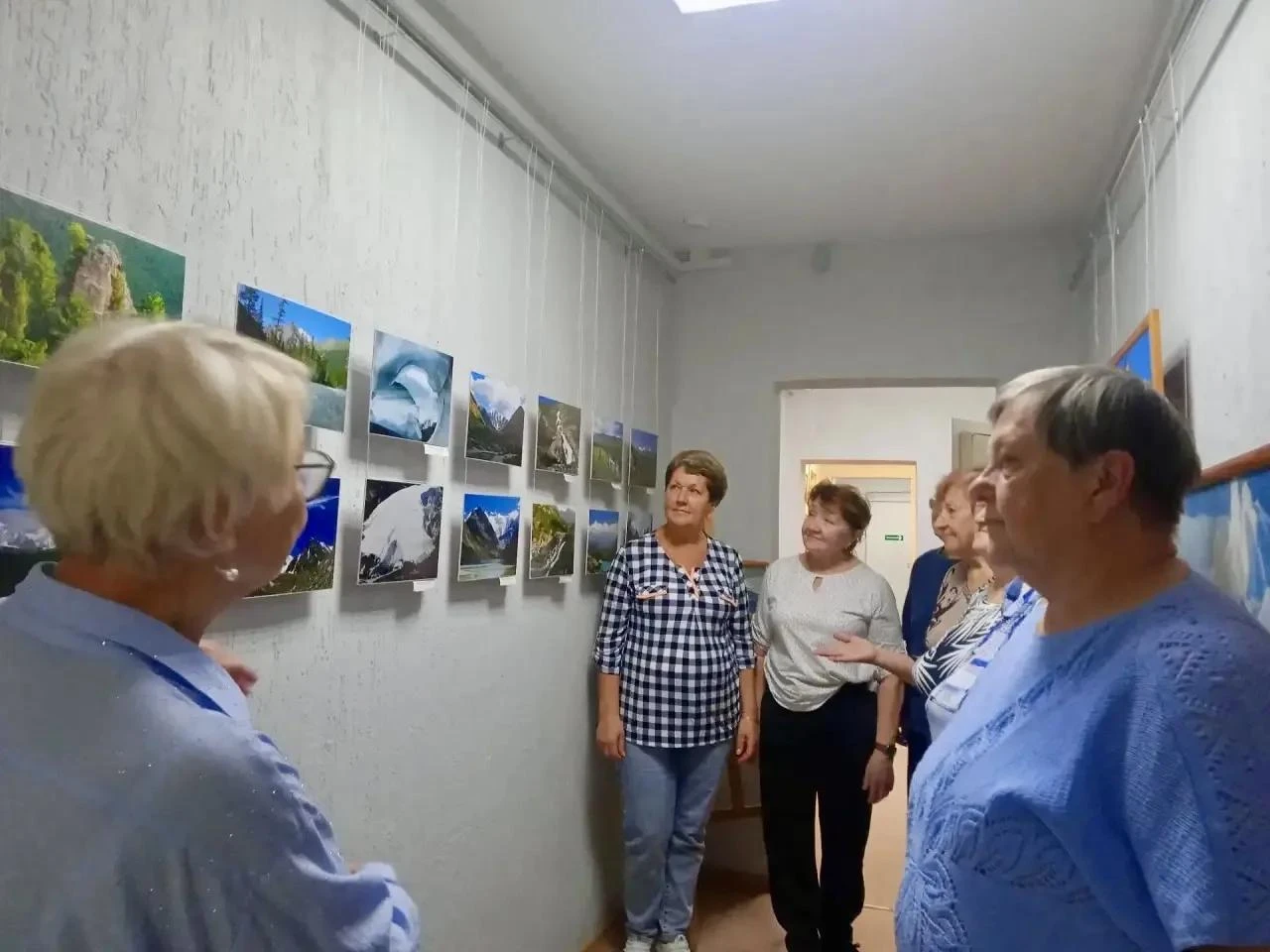 Сегодня в МАУ "Культурный центр" состоялась экскурсия по фотовыставке "Алтай - Золотые ...