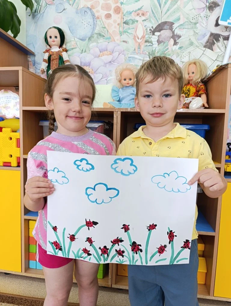 🐞 Полянка дружбы: рисуем друзей для божьей коровки с ребятами второй младшей группы «Г...