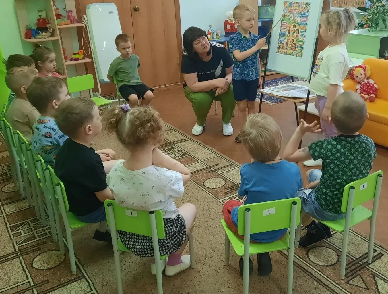 Сегодня в средней группе "Разговор о главном" начался с «Правдивой истории о садовнике»...