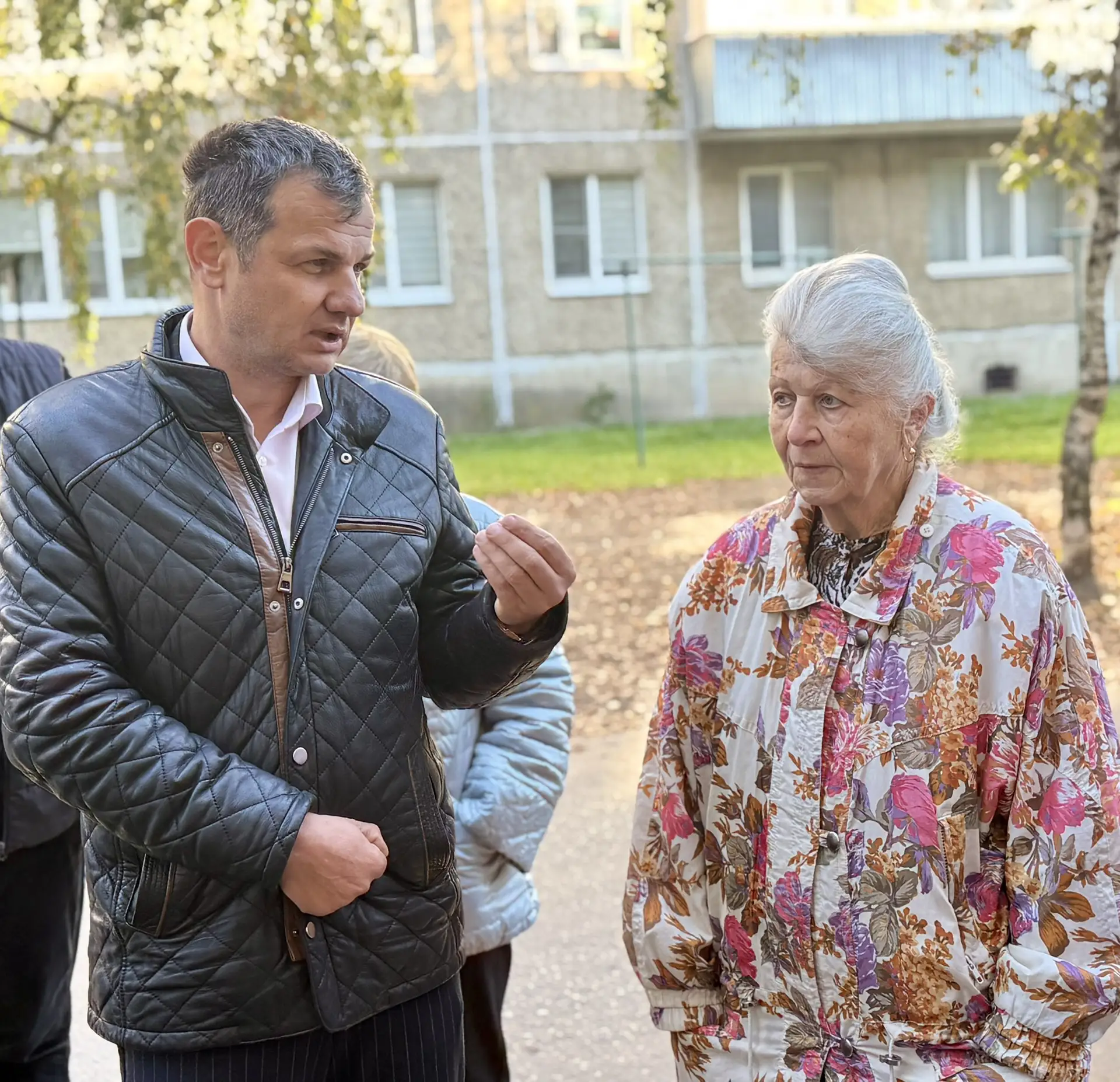 По коллективному обращению жителей дома 167 по улице Маршала Жукова состоялась срочная ...